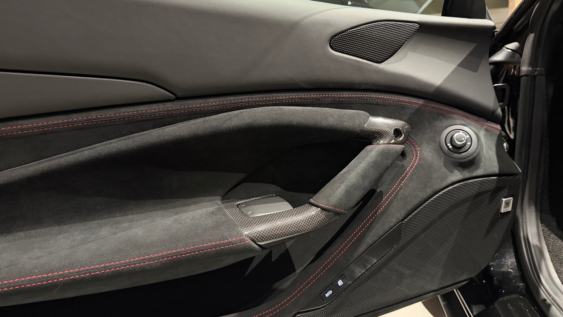 FERRARI F8 Spider-image-16