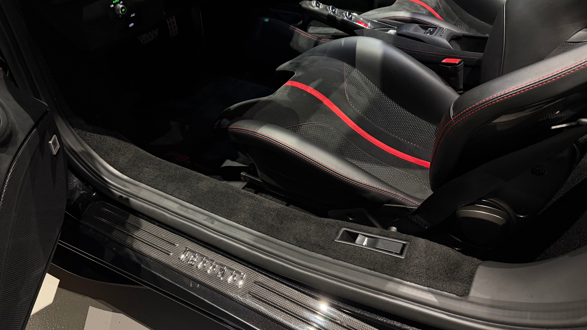 FERRARI F8 Spider-image-15