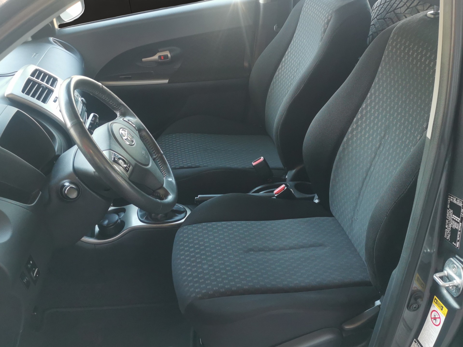 TOYOTA UrbanCruiser 1.4 D-4D Linea Terra 4WD-image-10