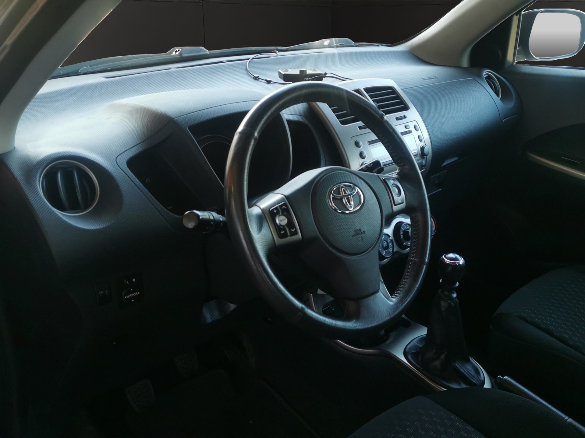 TOYOTA UrbanCruiser 1.4 D-4D Linea Terra 4WD-image-9