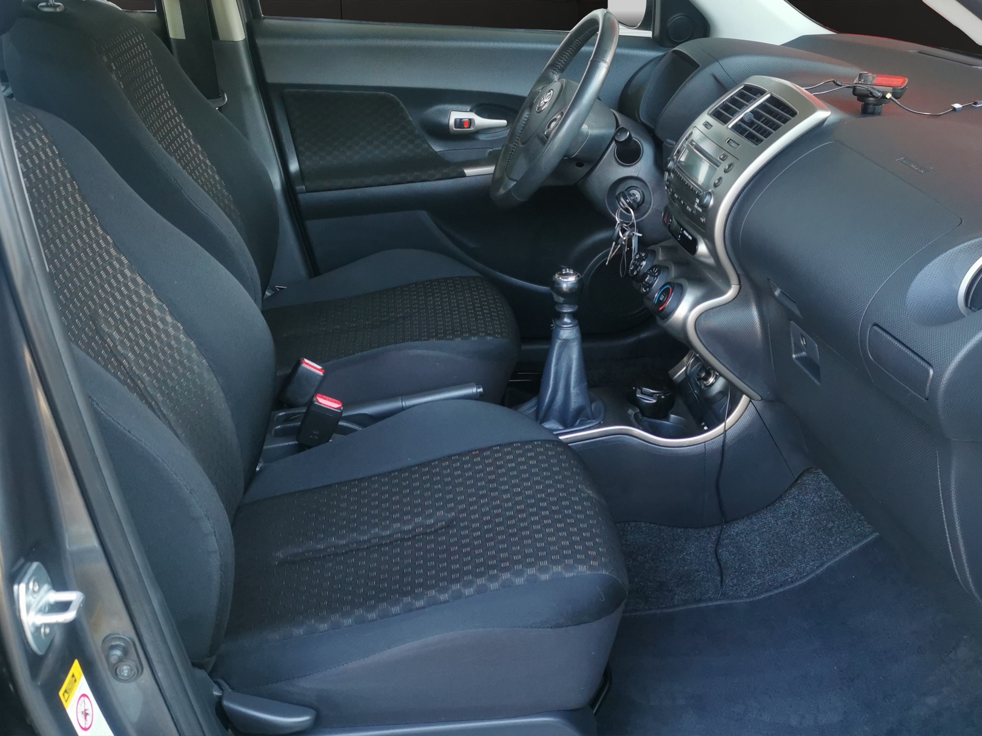 TOYOTA UrbanCruiser 1.4 D-4D Linea Terra 4WD-image-12
