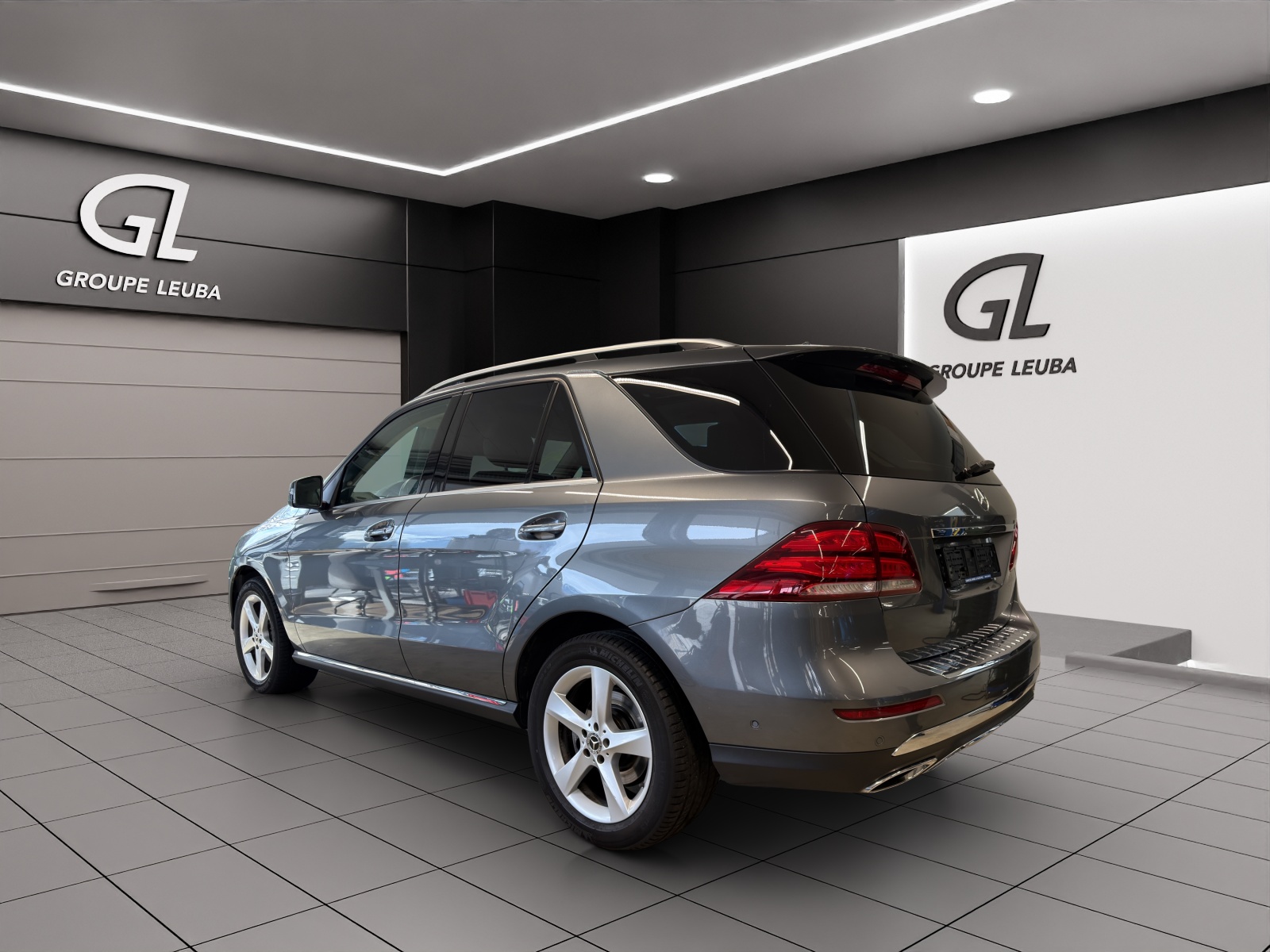 MERCEDES-BENZ GLE 250 d Executive 4Matic 9G-Tronic-showroom-element-3