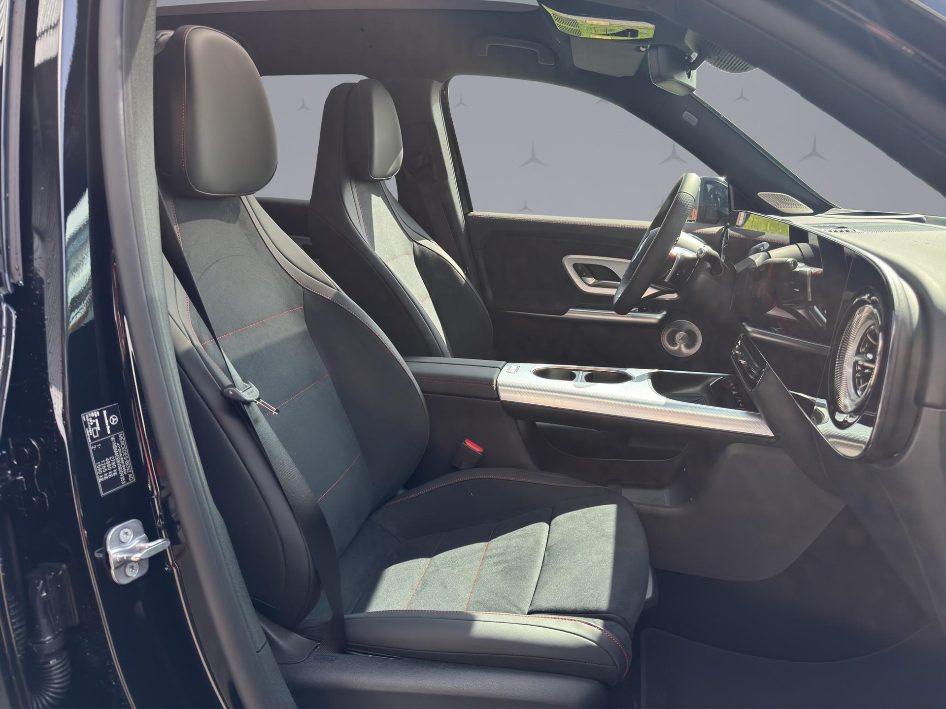 MERCEDES-BENZ GLB 350 4matic-image-17