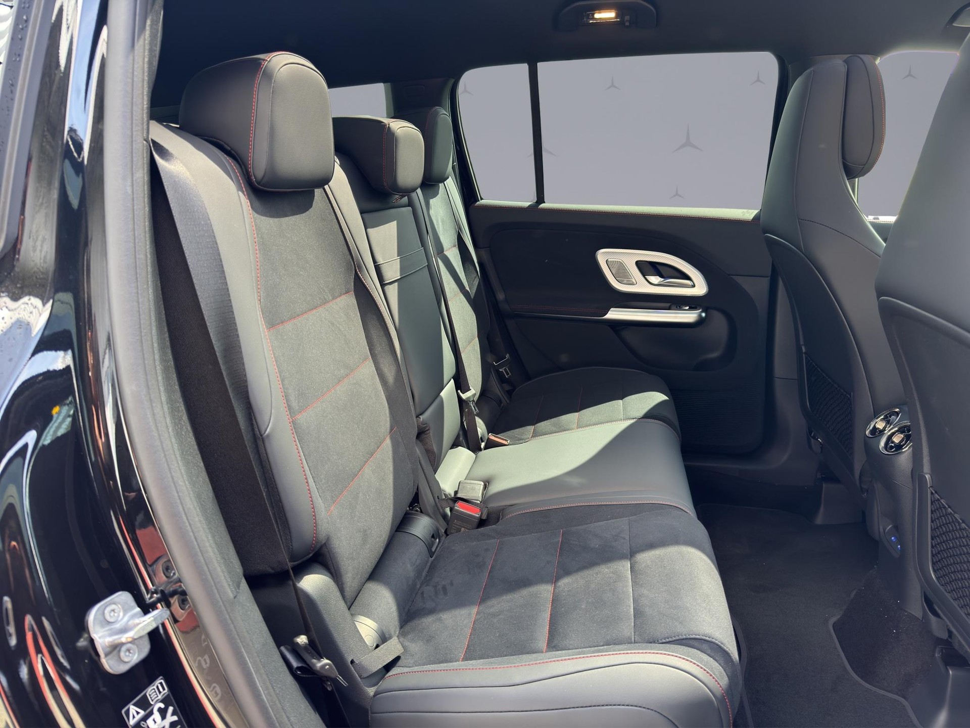 MERCEDES-BENZ GLB 350 4matic-image-18