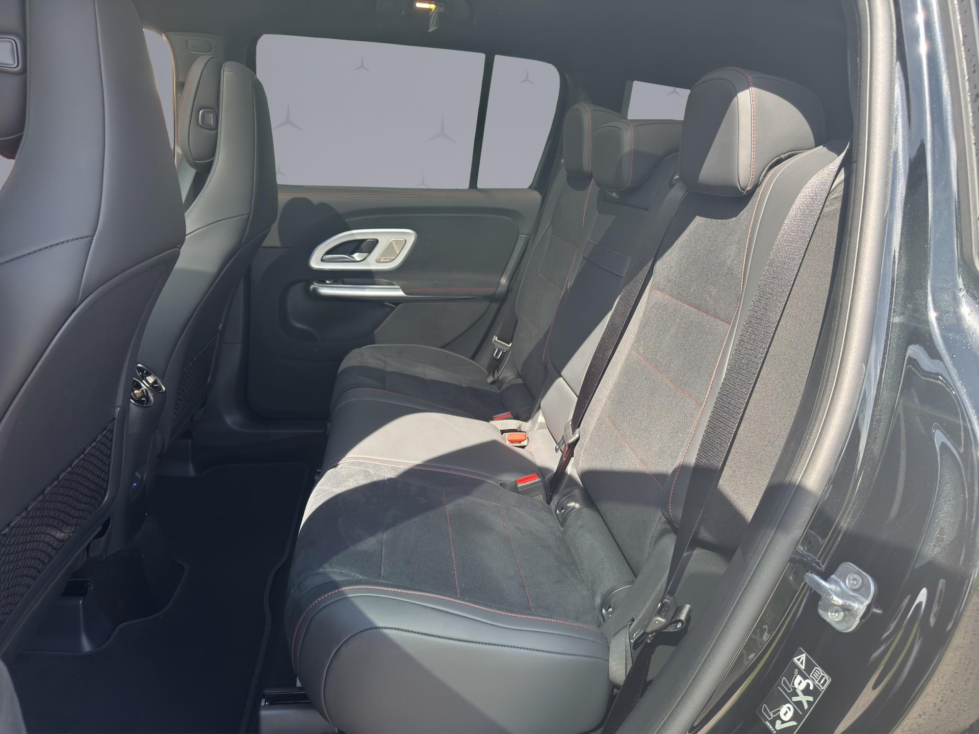 MERCEDES-BENZ GLB 350 4matic-image-13