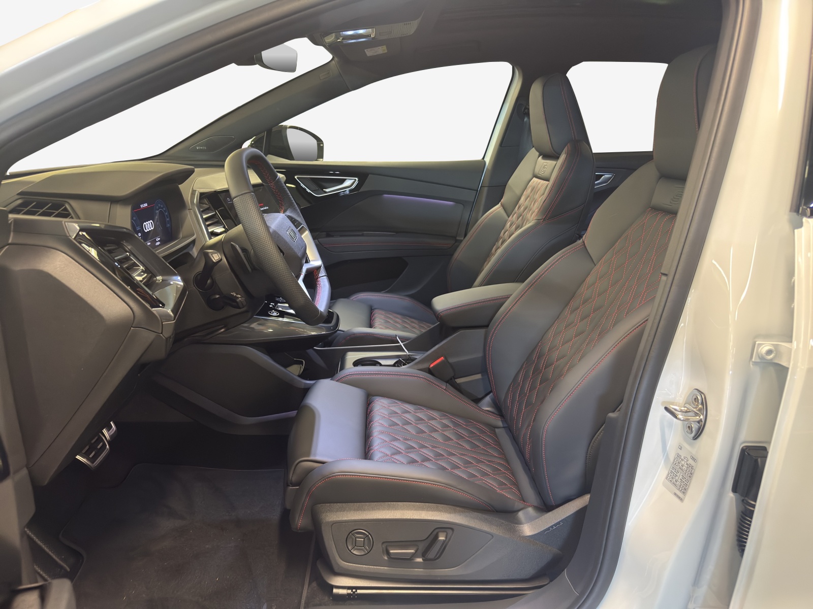 AUDI Q4 e-tron 45 quattro-image-7