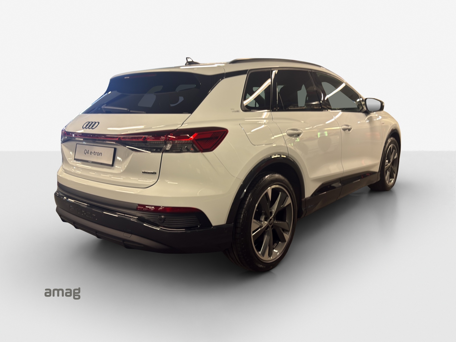AUDI Q4 e-tron 45 quattro-image-4