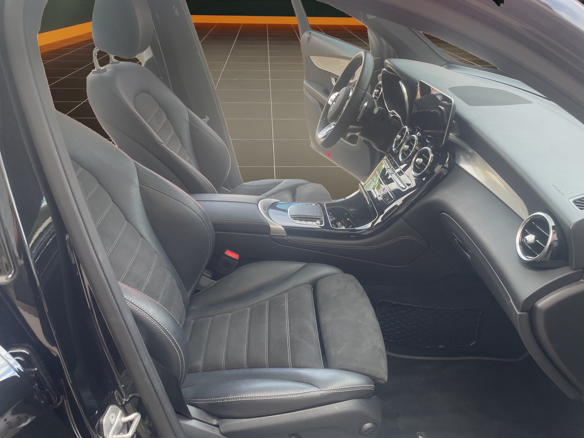 MERCEDES-BENZ GLC Coupé 220 d AMG Line 4Matic 9G-Tronic-image-12