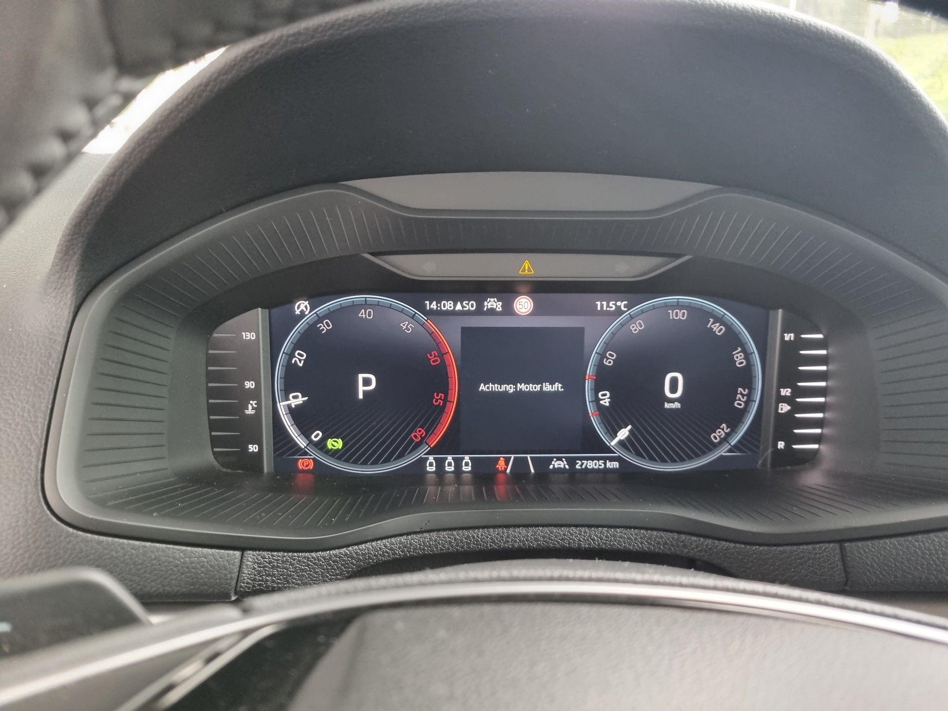 SKODA Karoq 2.0 TDI CR Selection 4x4 DSG-image-12