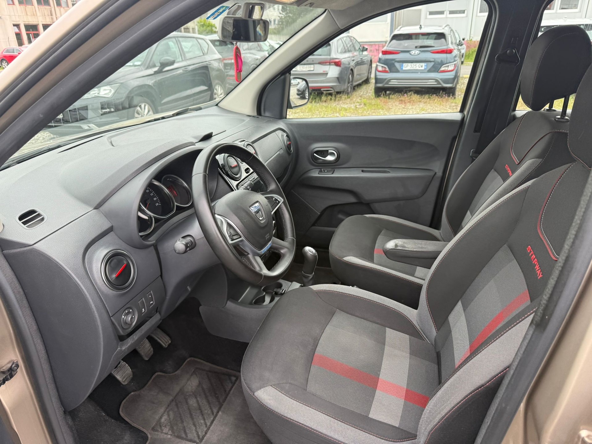 DACIA Lodgy 1.6 Stepway 5PL-image-6