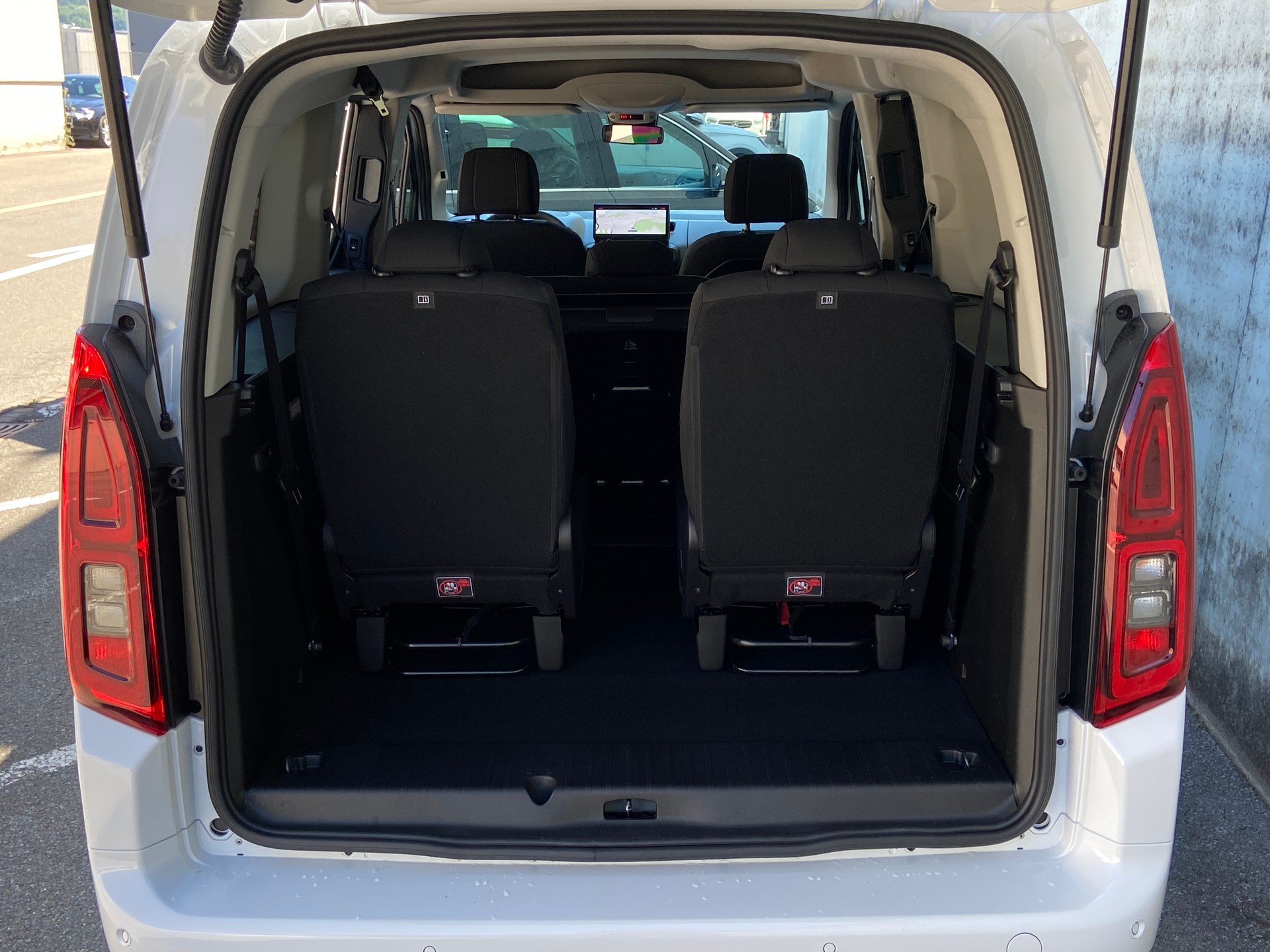 FIAT Qubo L 1.5 Diesel Automat 7-Plätze-image-12