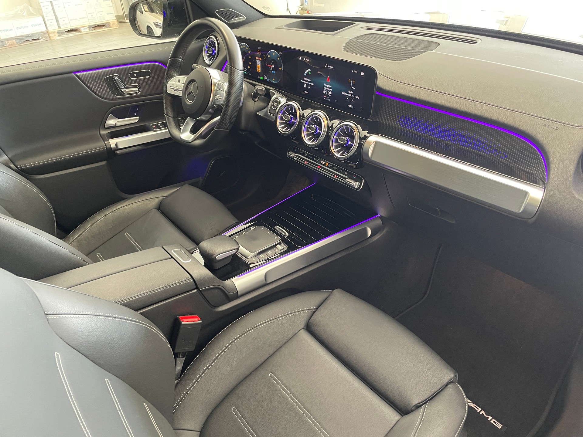 MERCEDES-BENZ EQB 350 AMG Line 4Matic 7 places-image-24