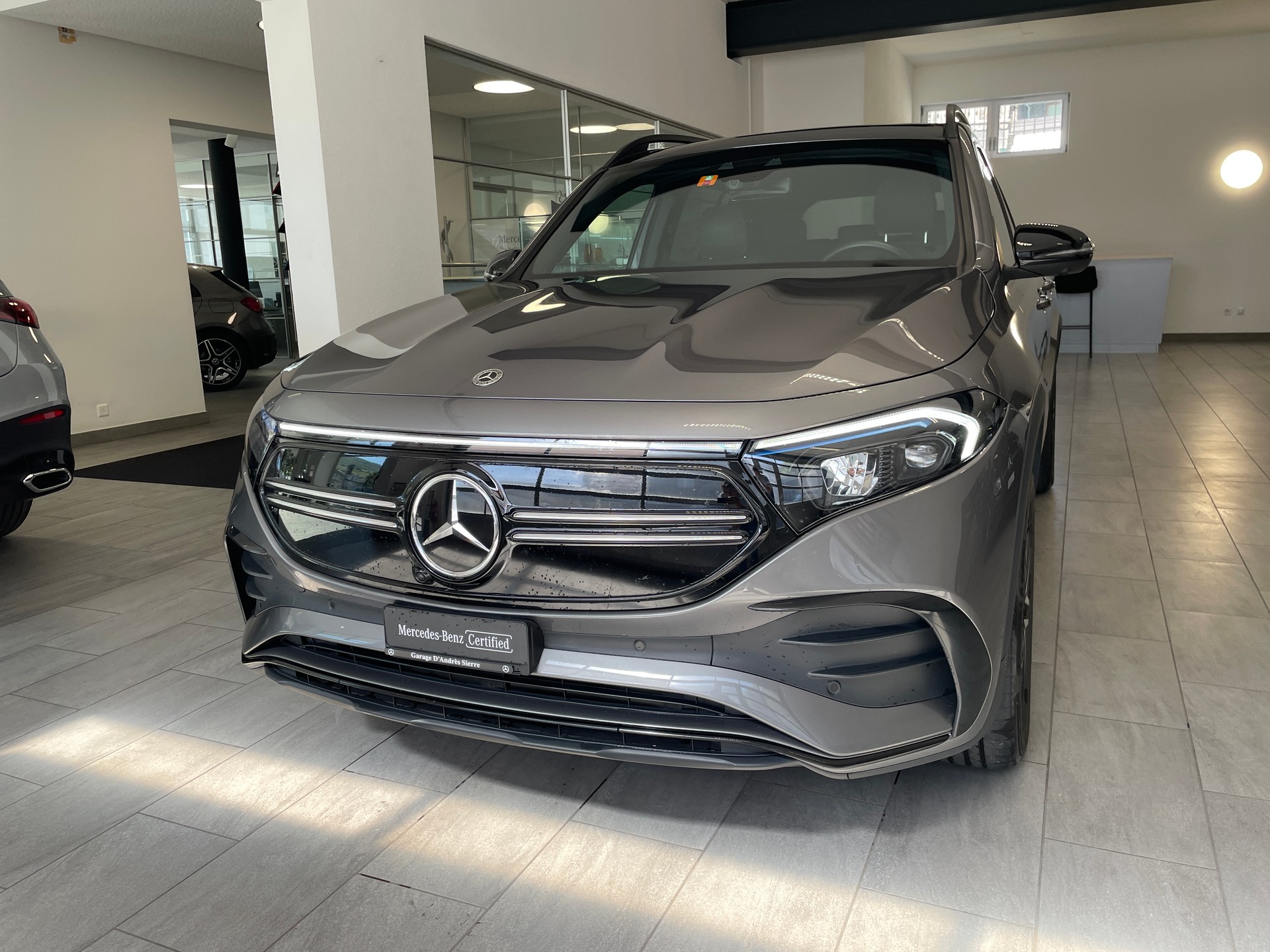 MERCEDES-BENZ EQB 350 AMG Line 4Matic 7 places-showroom-element-1