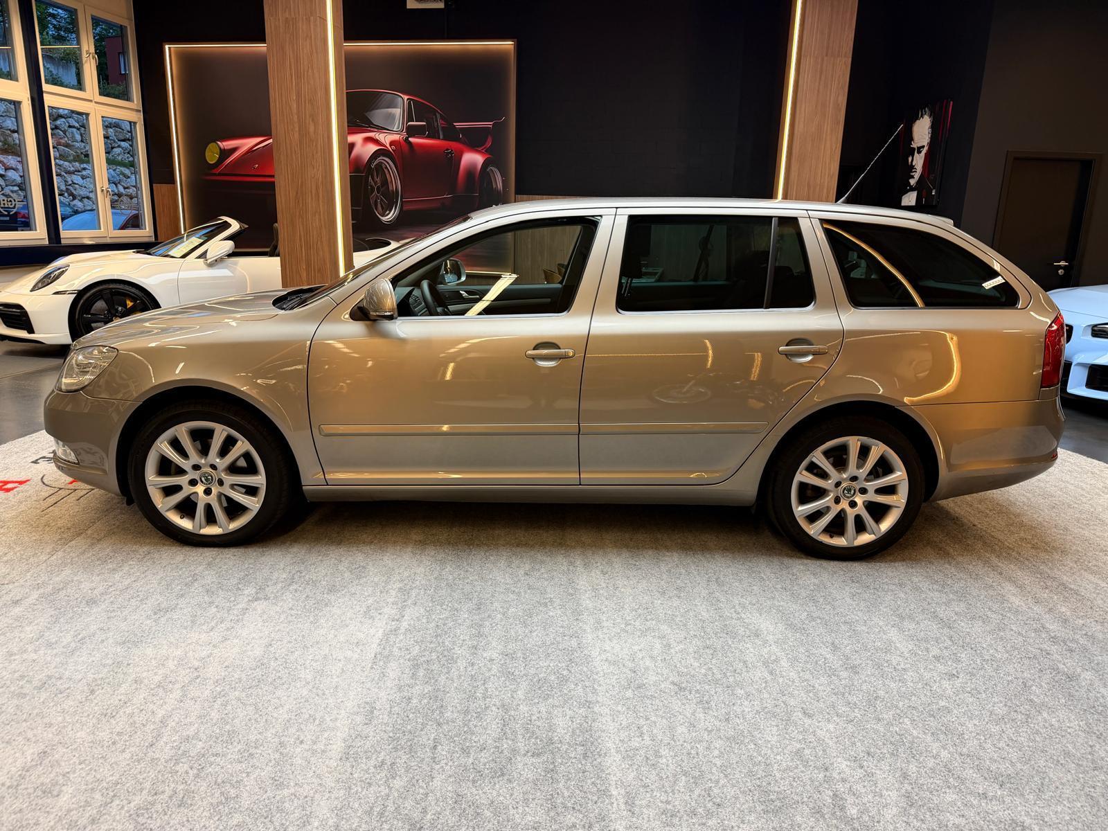 SKODA Octavia Combi 1.8 T-FSI Ambiente-image-4