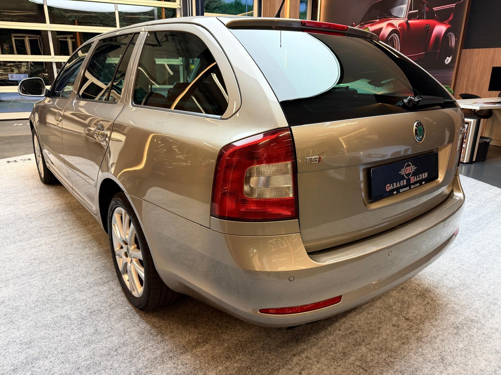 SKODA Octavia Combi 1.8 T-FSI Ambiente-image-5