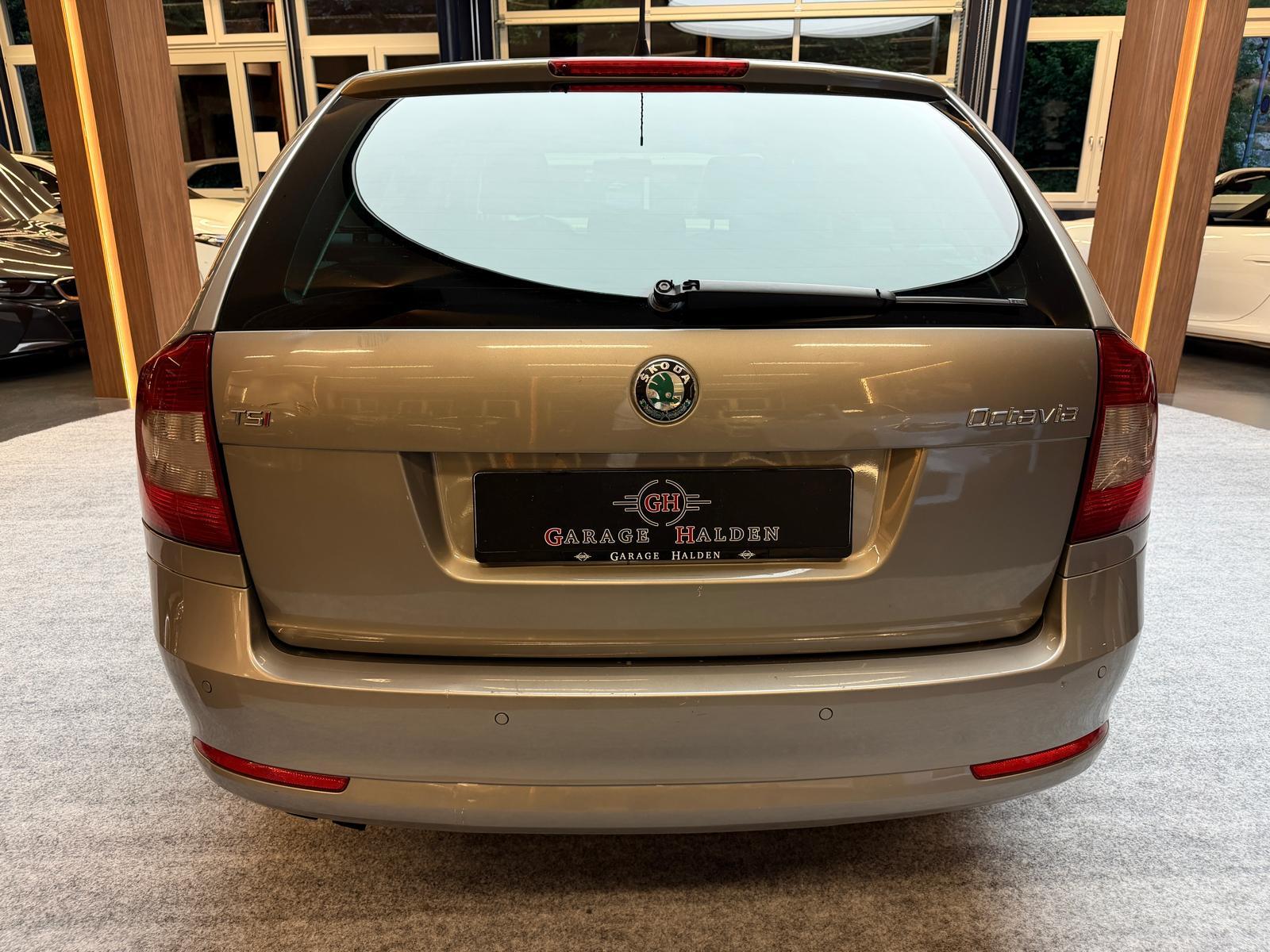 SKODA Octavia Combi 1.8 T-FSI Ambiente-image-6