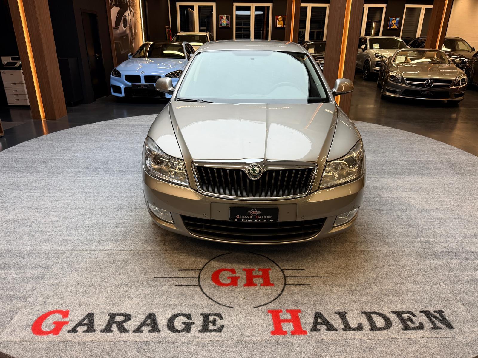 SKODA Octavia Combi 1.8 T-FSI Ambiente-image-2