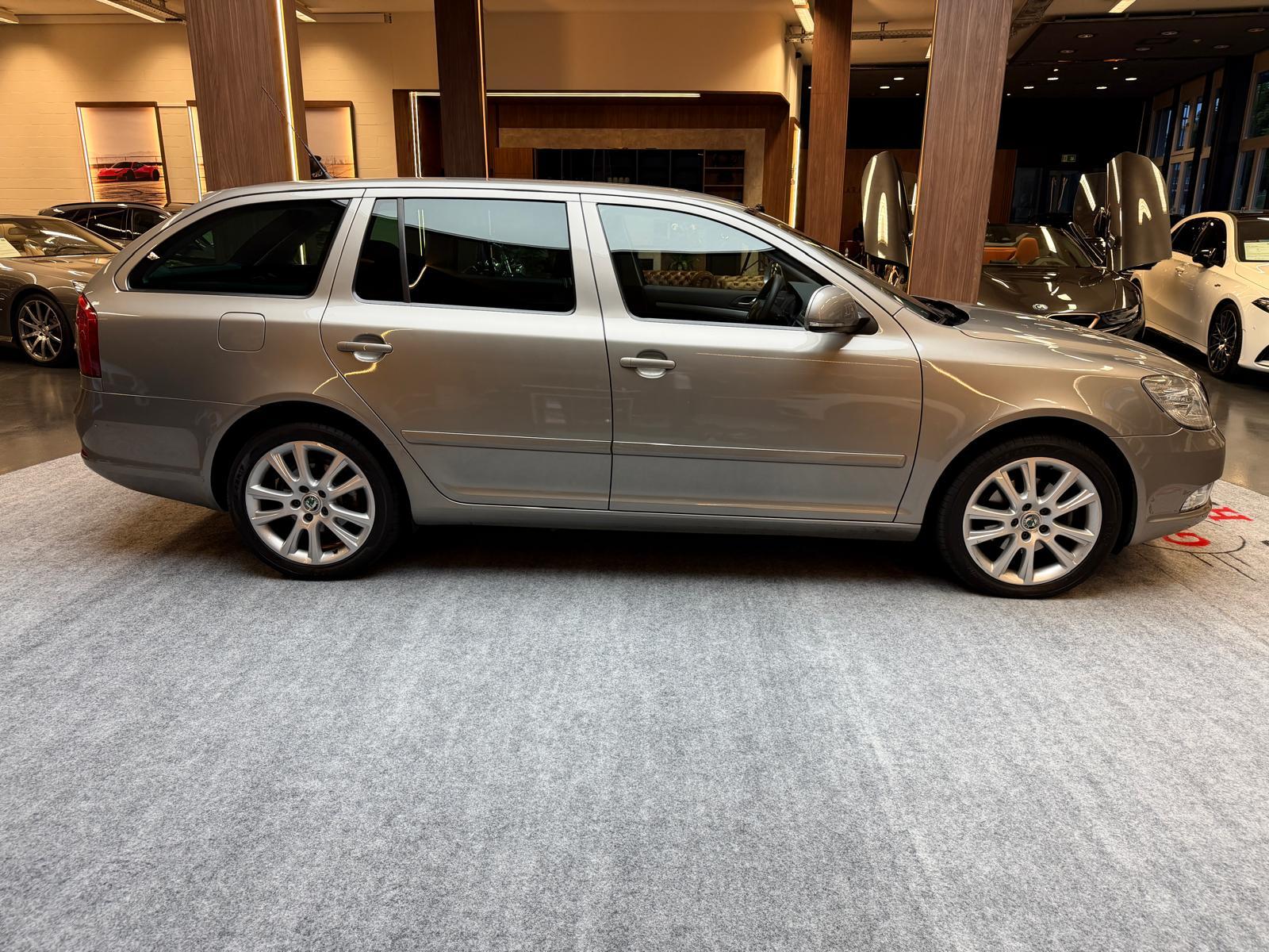 SKODA Octavia Combi 1.8 T-FSI Ambiente-image-8