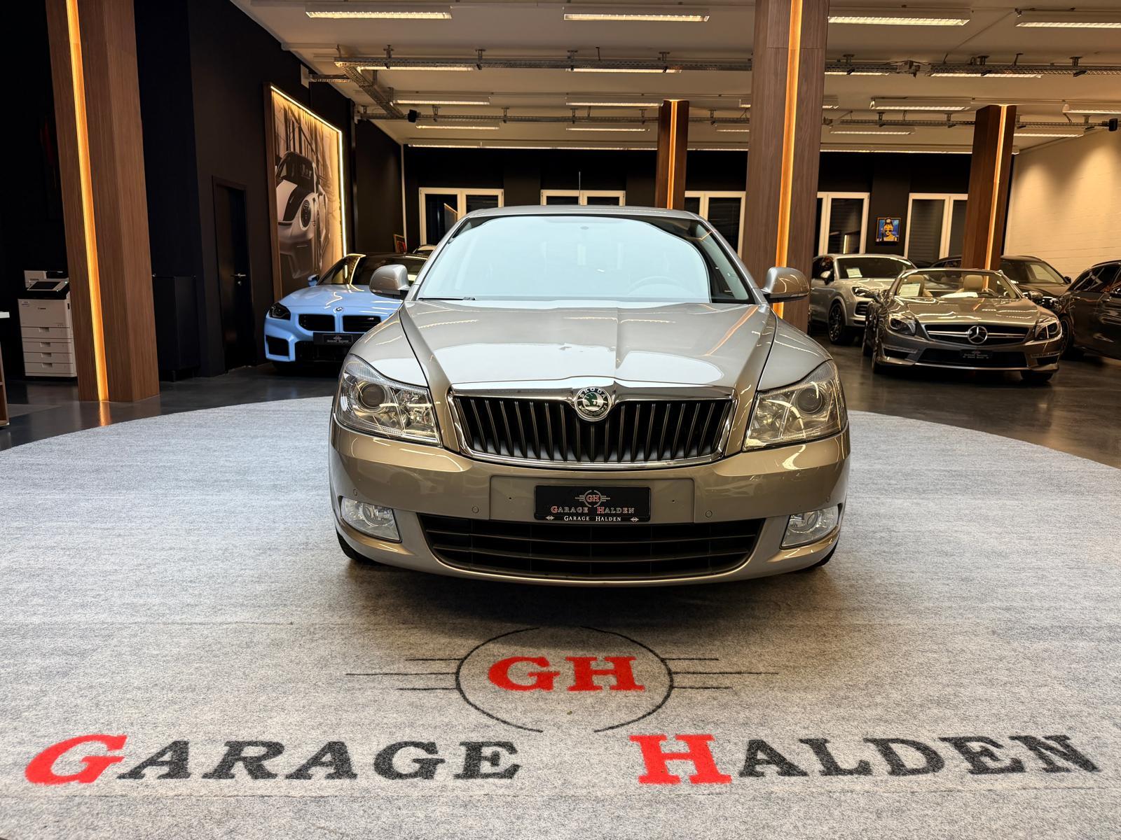 SKODA Octavia Combi 1.8 T-FSI Ambiente-image-1