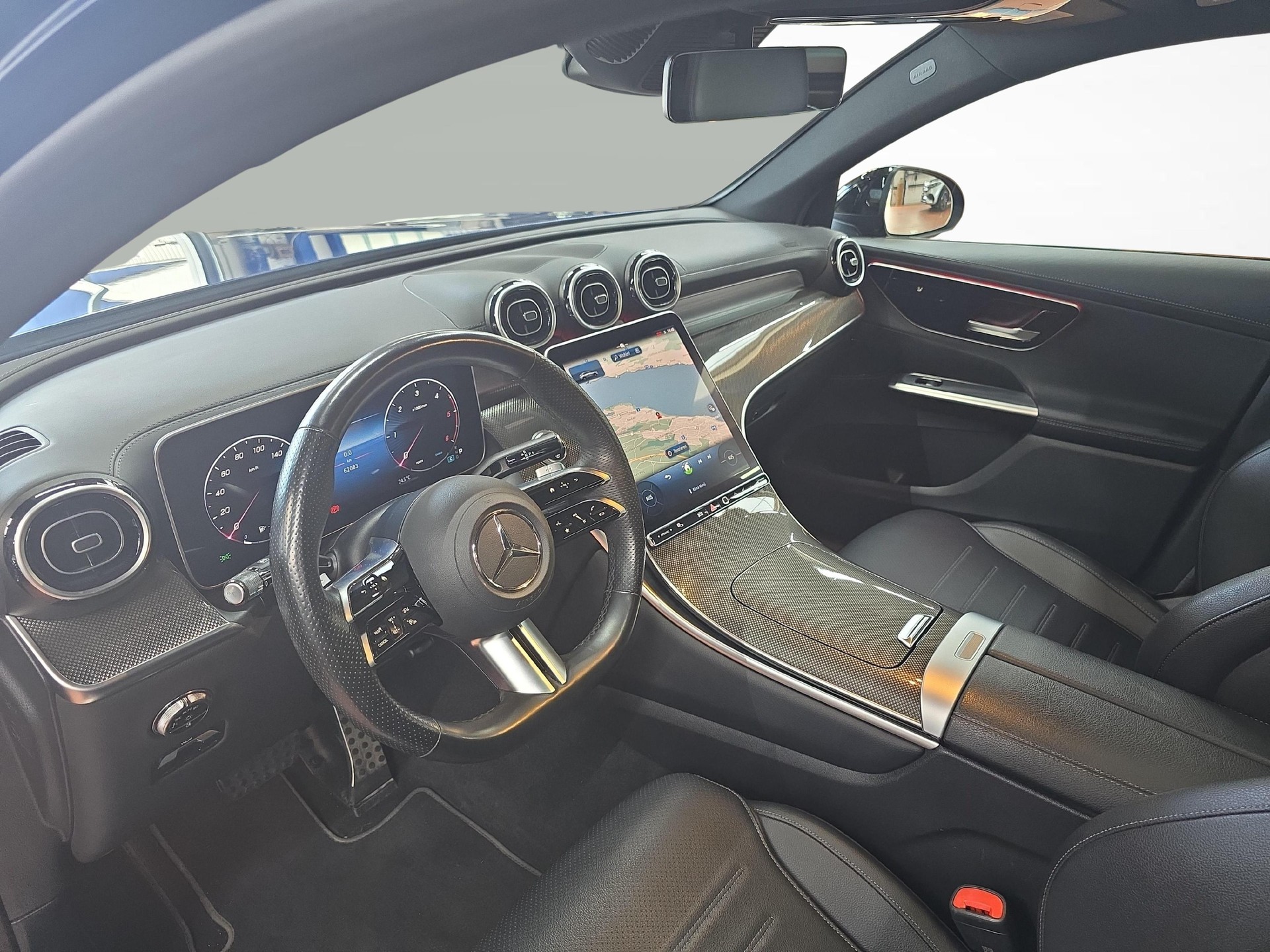 MERCEDES-BENZ GLC 220 d 4MATIC Coupé AMG Line-image-4