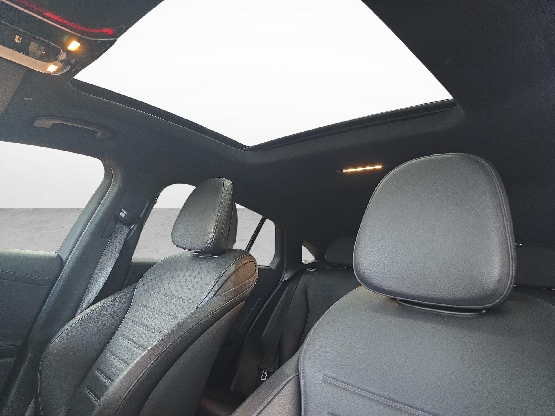 MERCEDES-BENZ GLC 220 d 4MATIC Coupé AMG Line-image-8