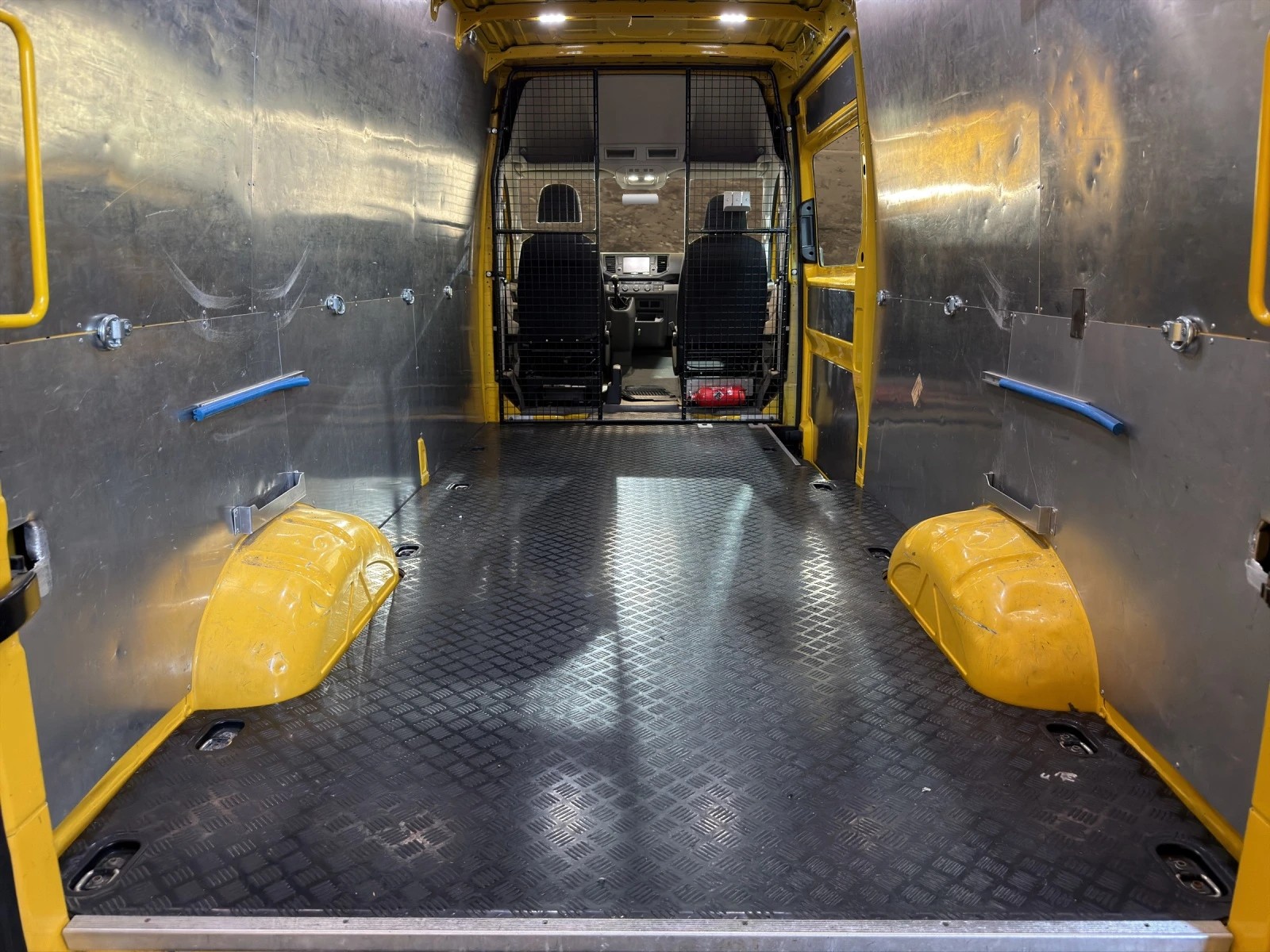 VW Crafter 35 2.0 TDI L4 4Motion-image-9