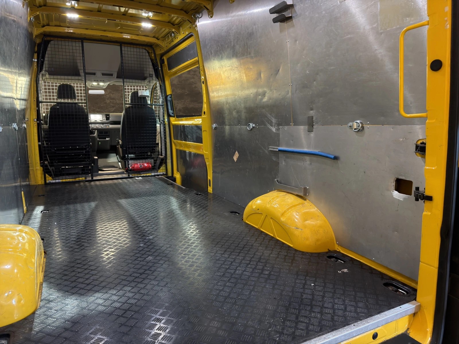 VW Crafter 35 2.0 TDI L4 4Motion-image-11
