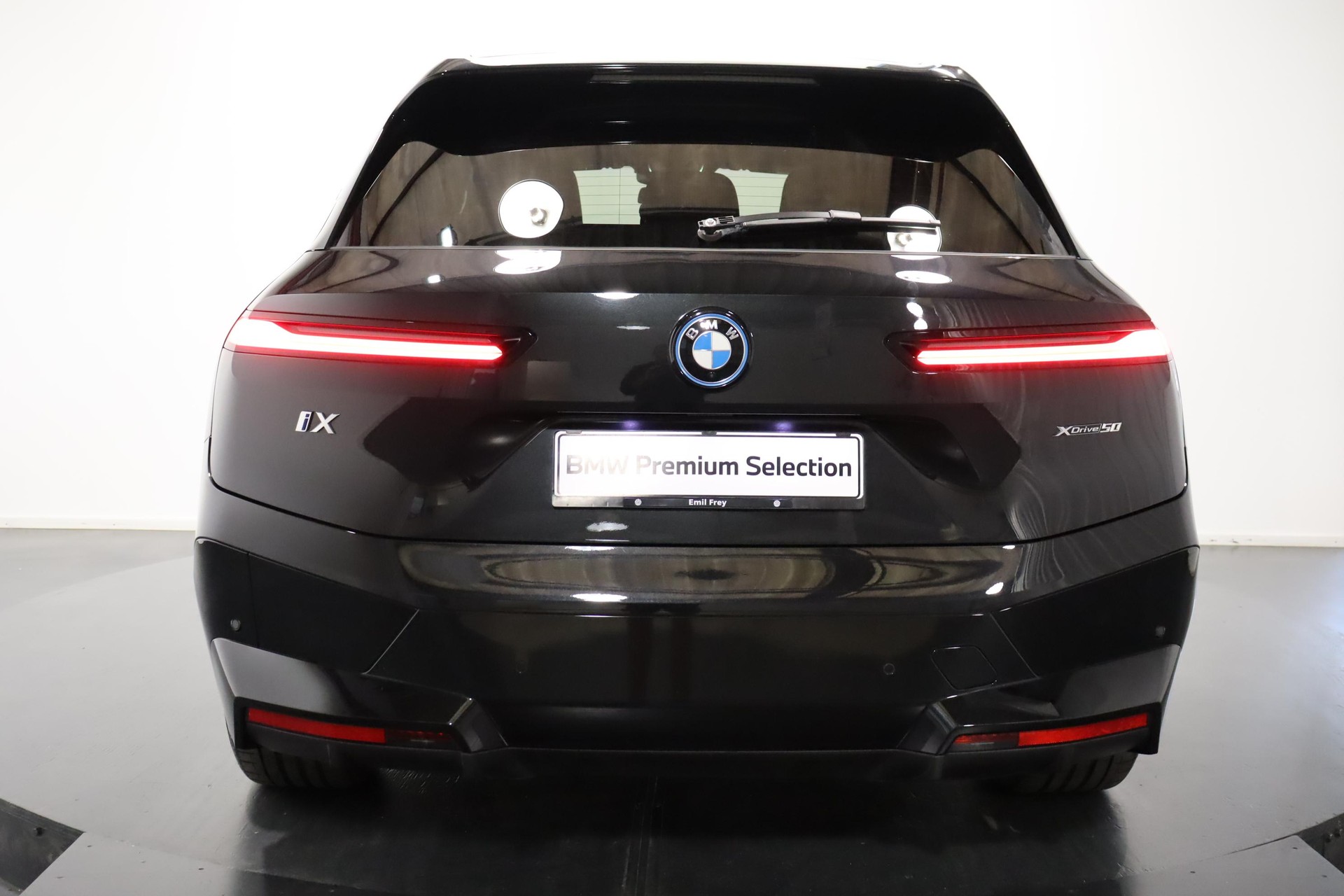 BMW iX xDrive50-showroom-element-3