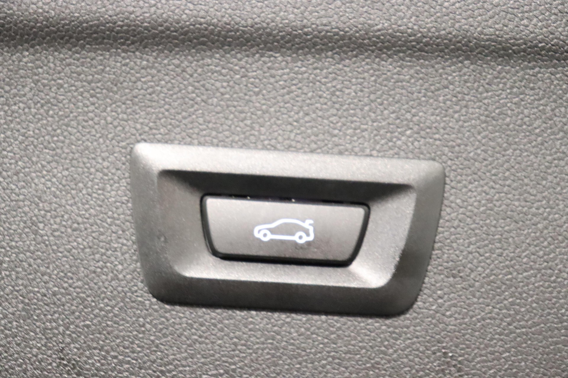BMW iX xDrive50-image-6