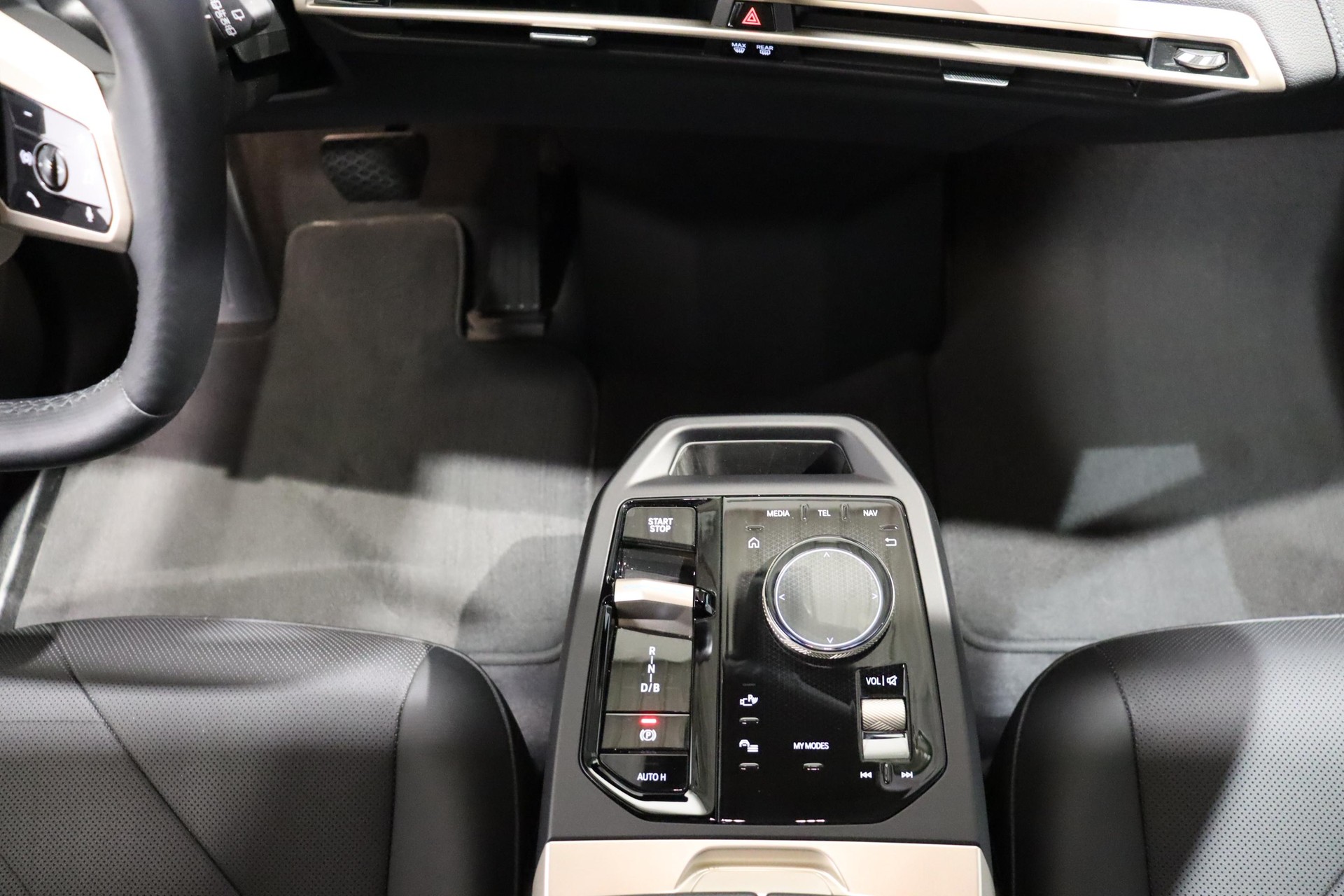 BMW iX xDrive50-image-11