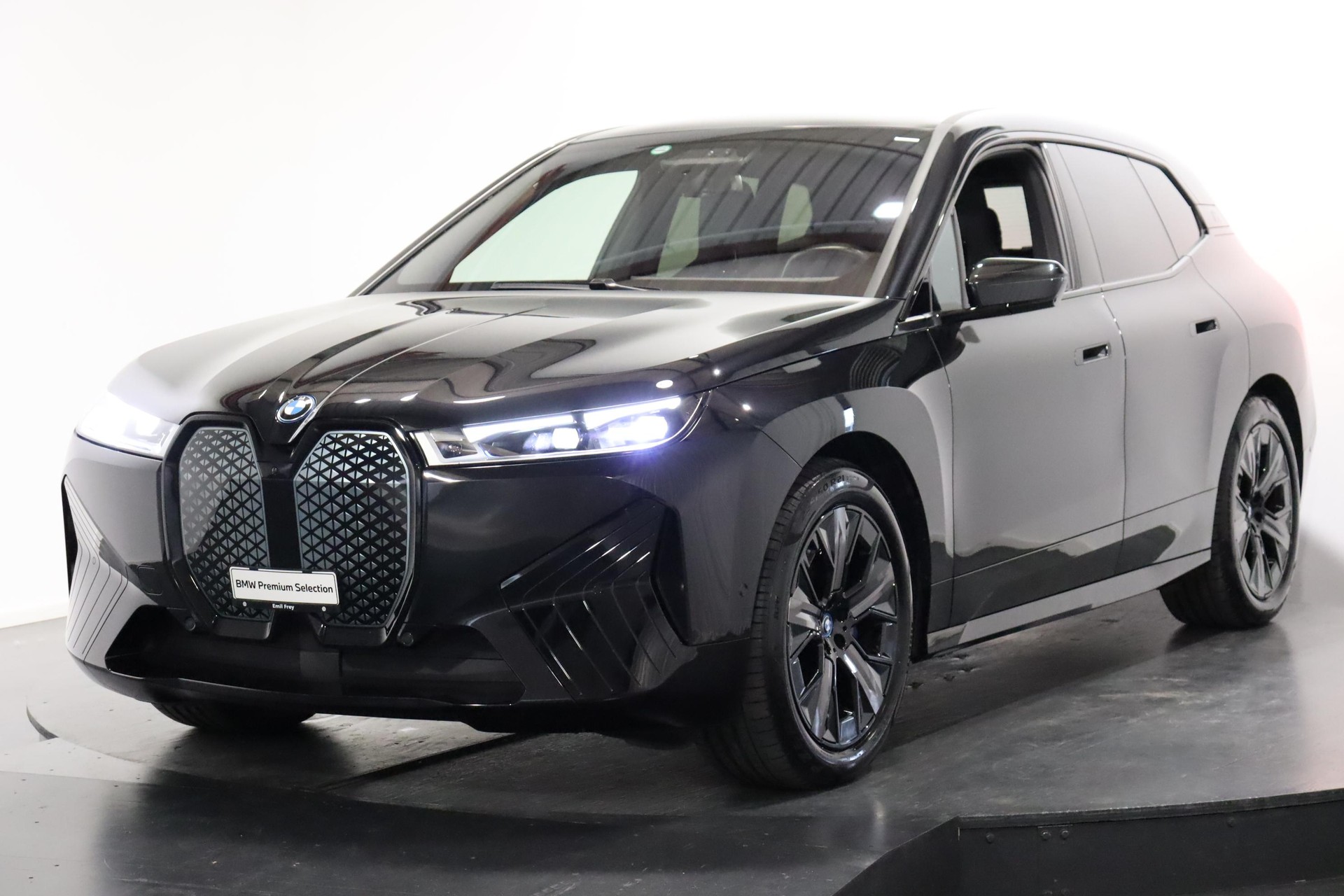 BMW iX xDrive50-image-13