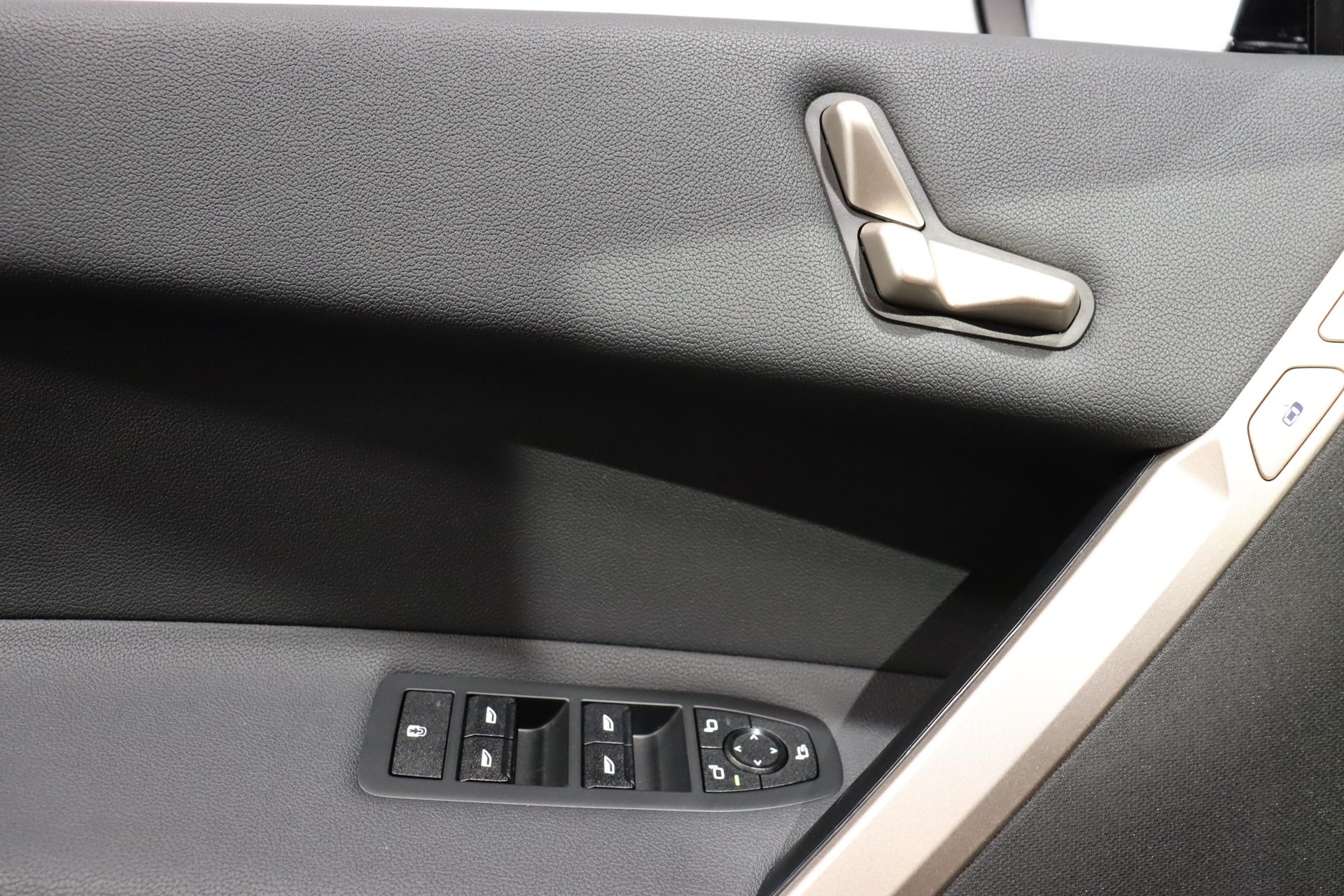 BMW iX xDrive50-showroom-element-2