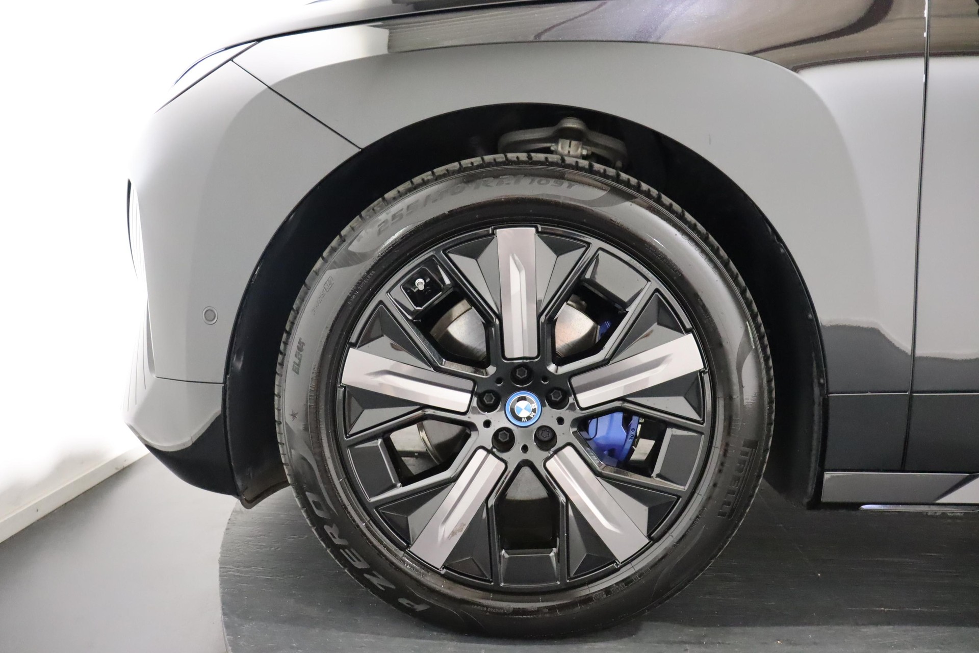 BMW iX xDrive50-image-5