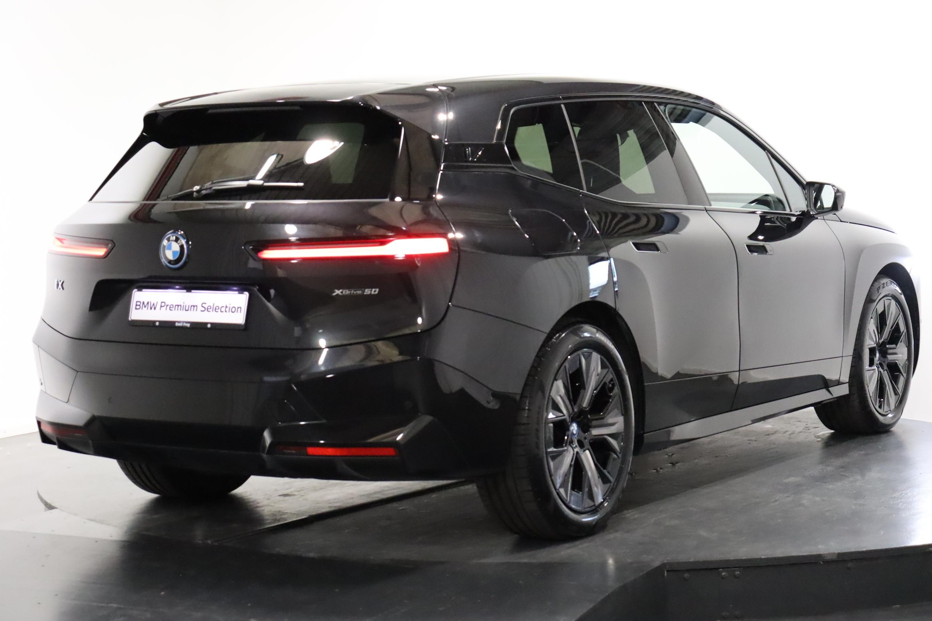 BMW iX xDrive50-showroom-element-2