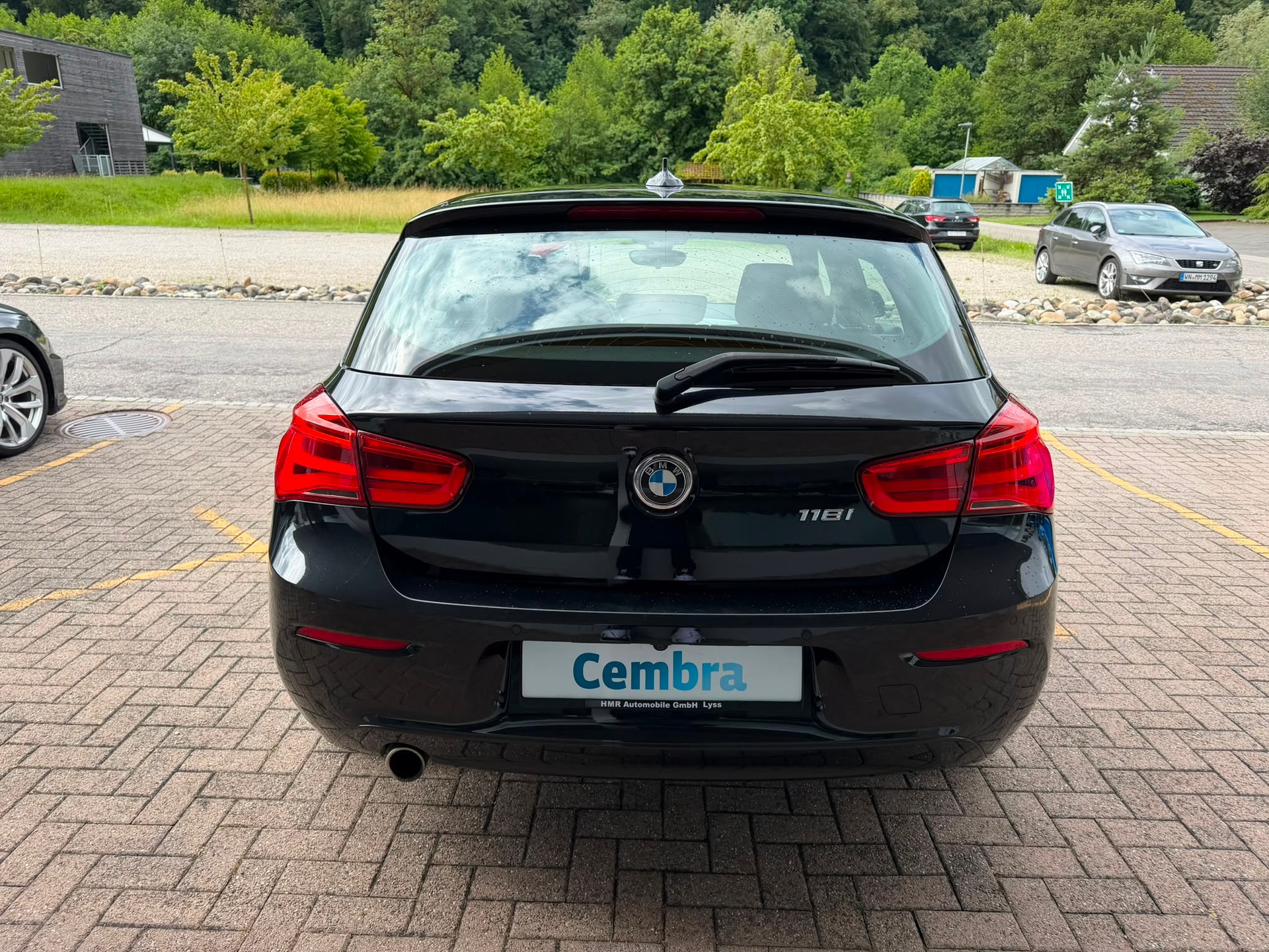 BMW 118i Steptronic-showroom-element-3