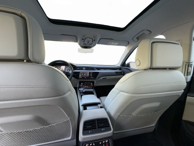 AUDI e-tron 55 Sportback S Line quattro-image-8