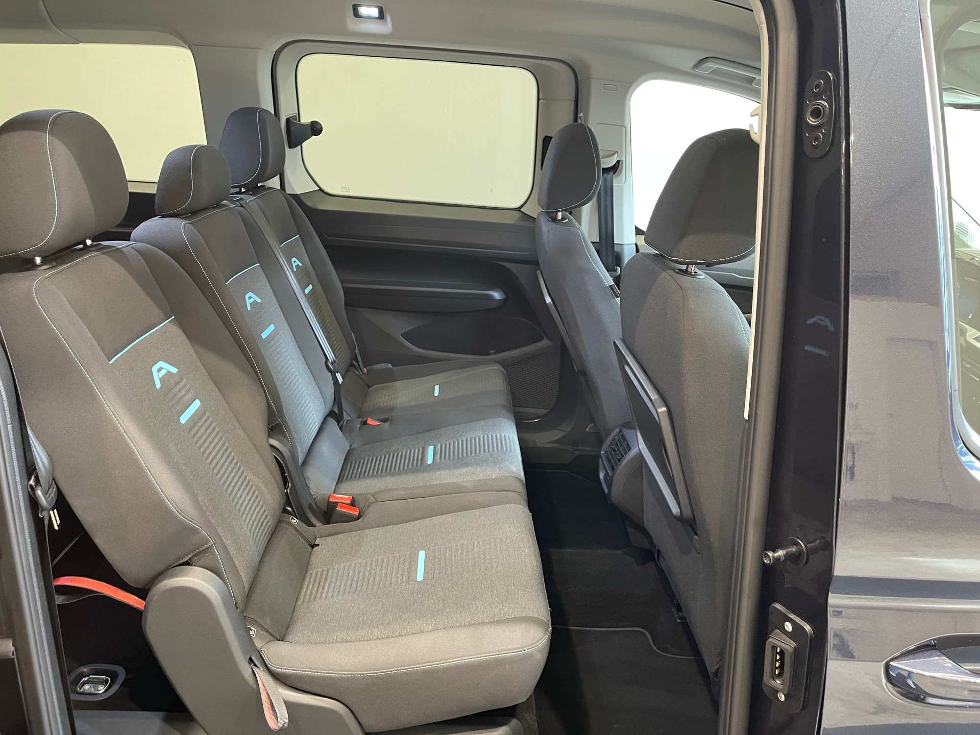 FORD Grand Tourneo Connect 2.0 EcoBlue Active Automat *7PLATZ*-image-15