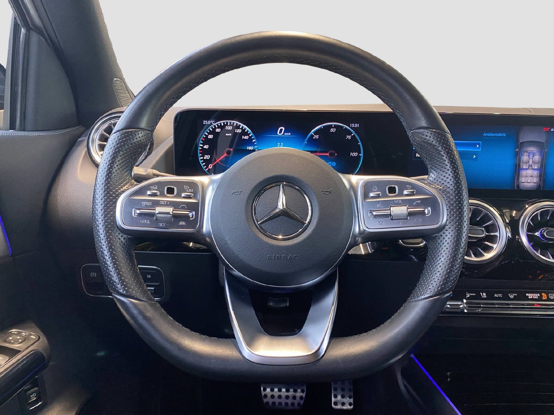 MERCEDES-BENZ EQA 250 AMG Line-image-9