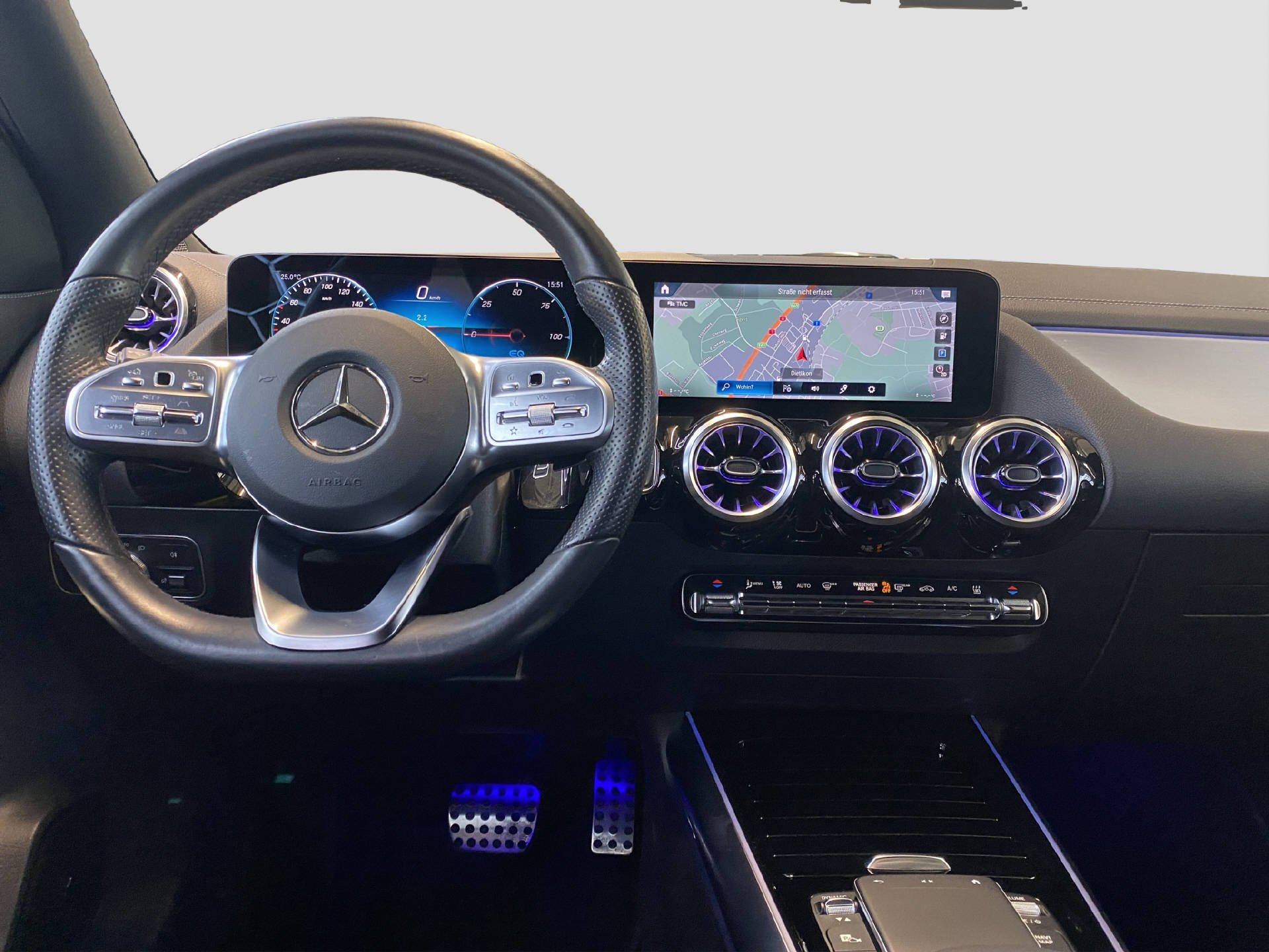 MERCEDES-BENZ EQA 250 AMG Line-image-8