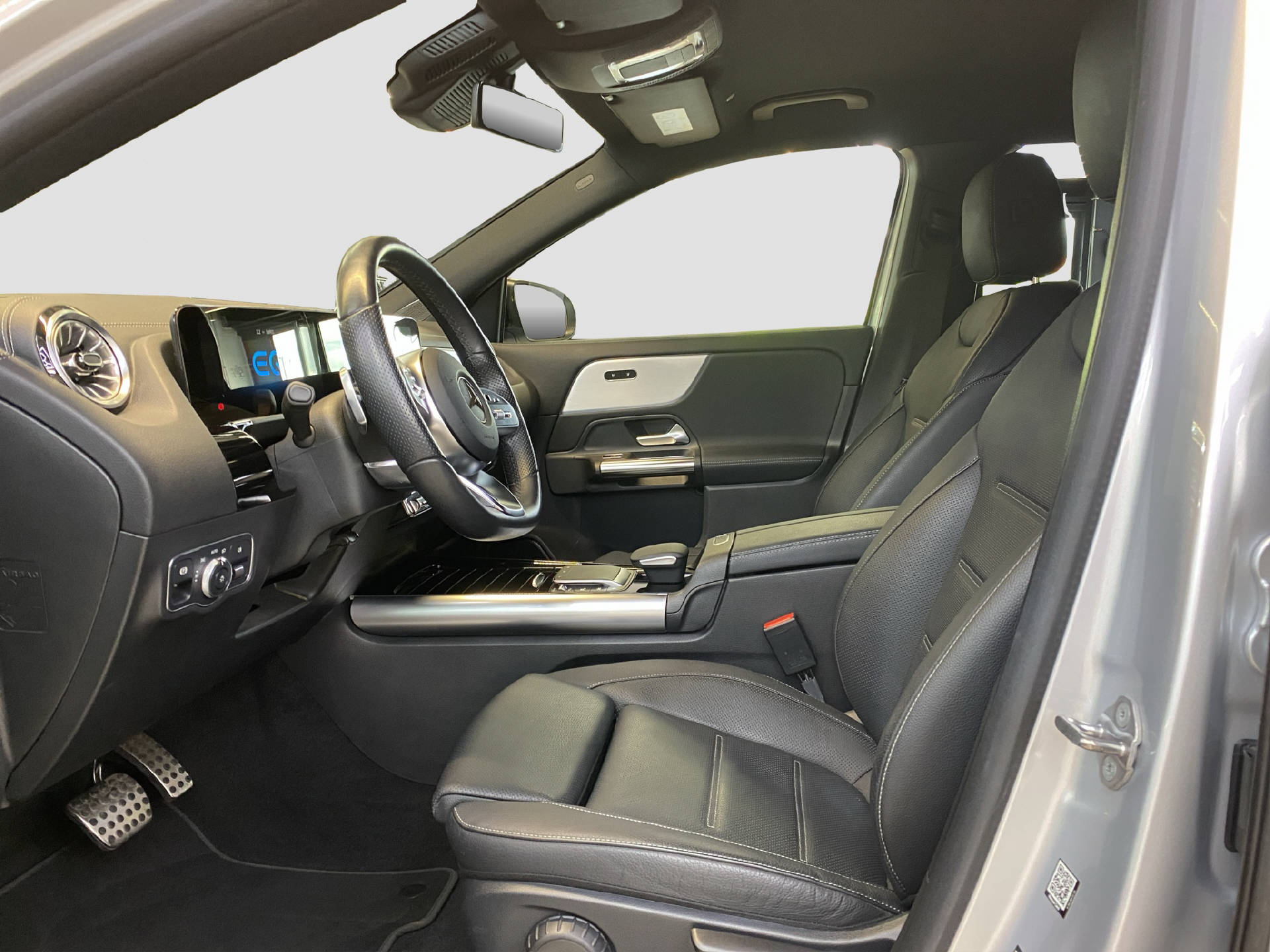 MERCEDES-BENZ EQA 250 AMG Line-image-7