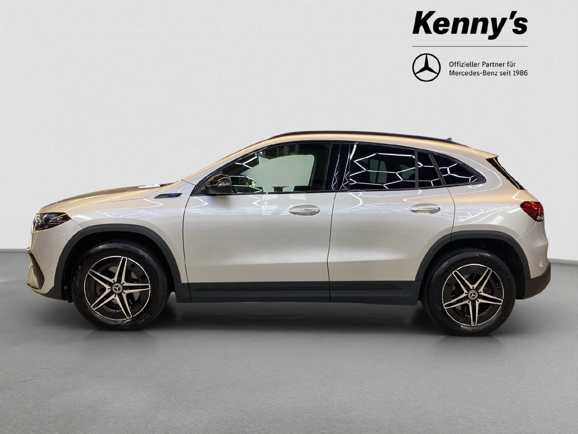 MERCEDES-BENZ EQA 250 AMG Line-showroom-element-3
