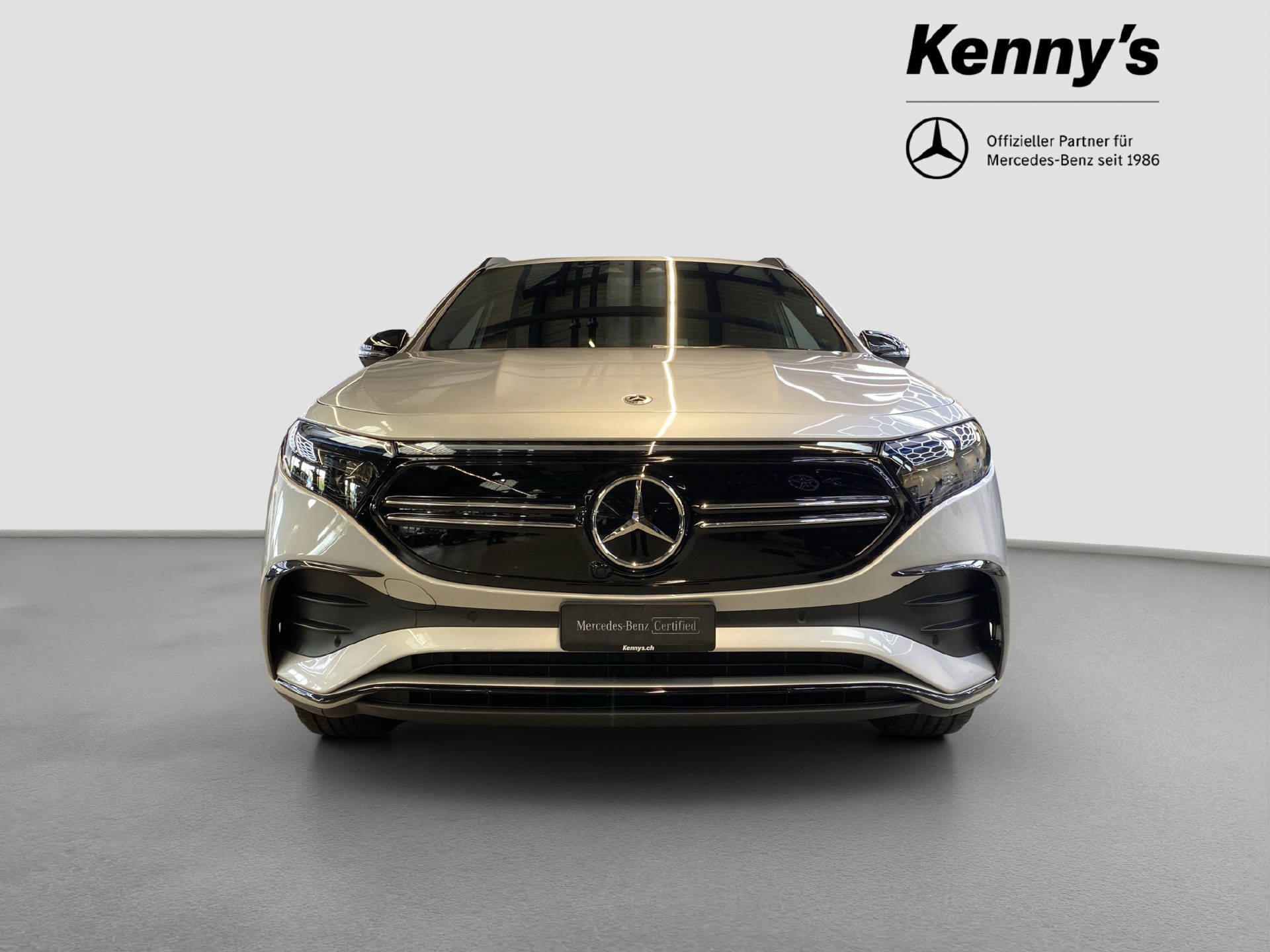MERCEDES-BENZ EQA 250 AMG Line-showroom-element-2