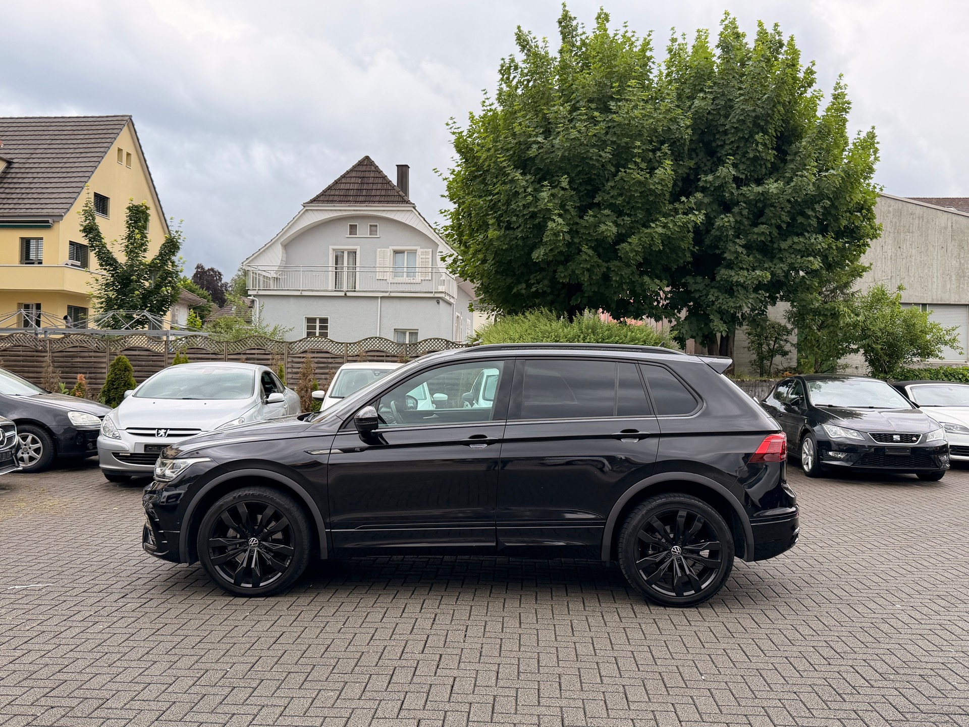 VW Tiguan 2.0 TDI SCR R-Line 4Motion DSG black edition-image-16