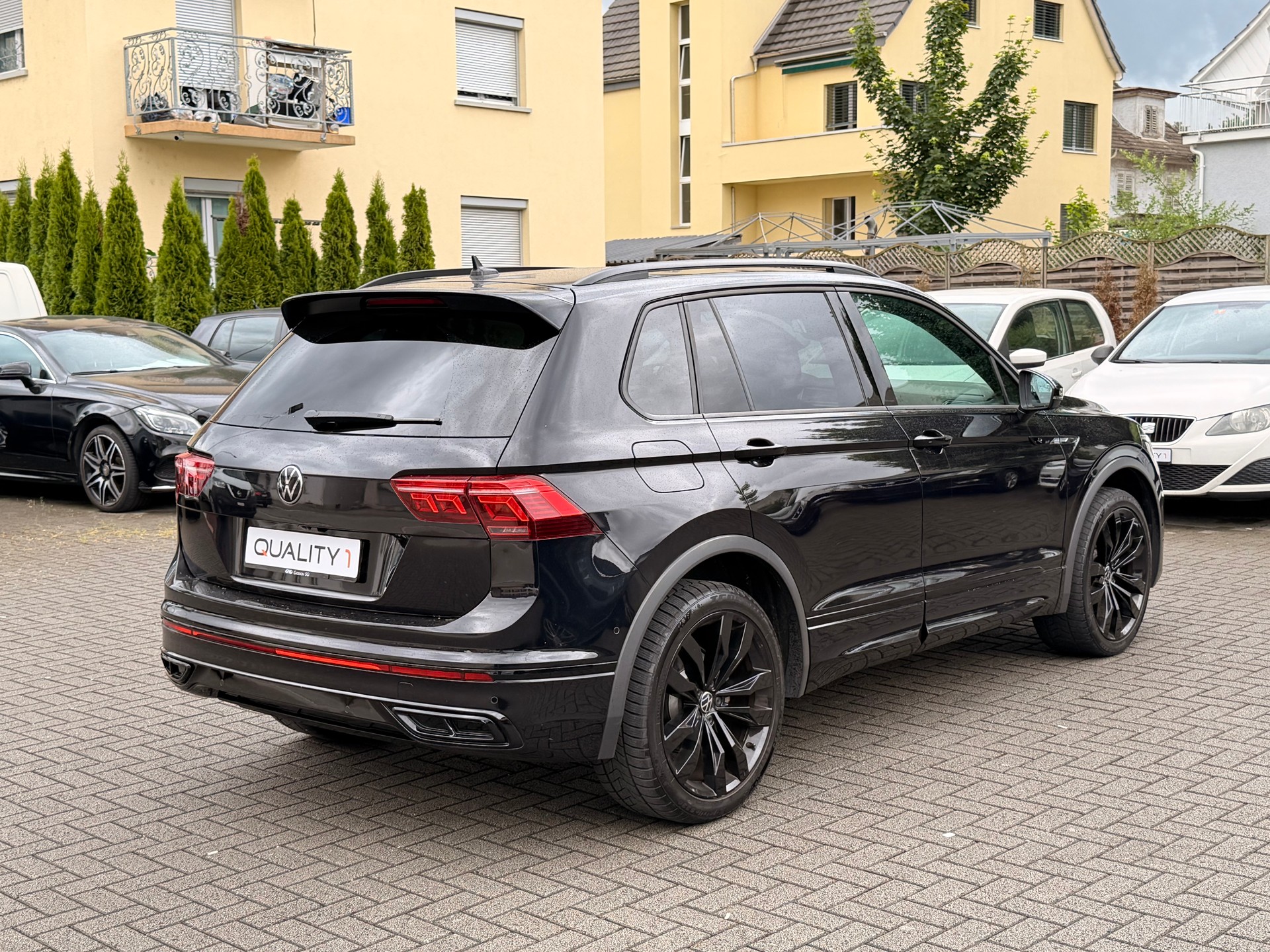 VW Tiguan 2.0 TDI SCR R-Line 4Motion DSG black edition-image-12