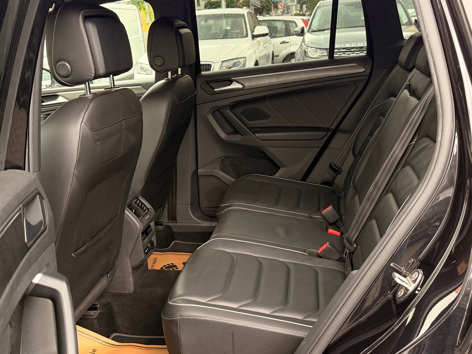 VW Tiguan 2.0 TDI SCR R-Line 4Motion DSG black edition-image-6