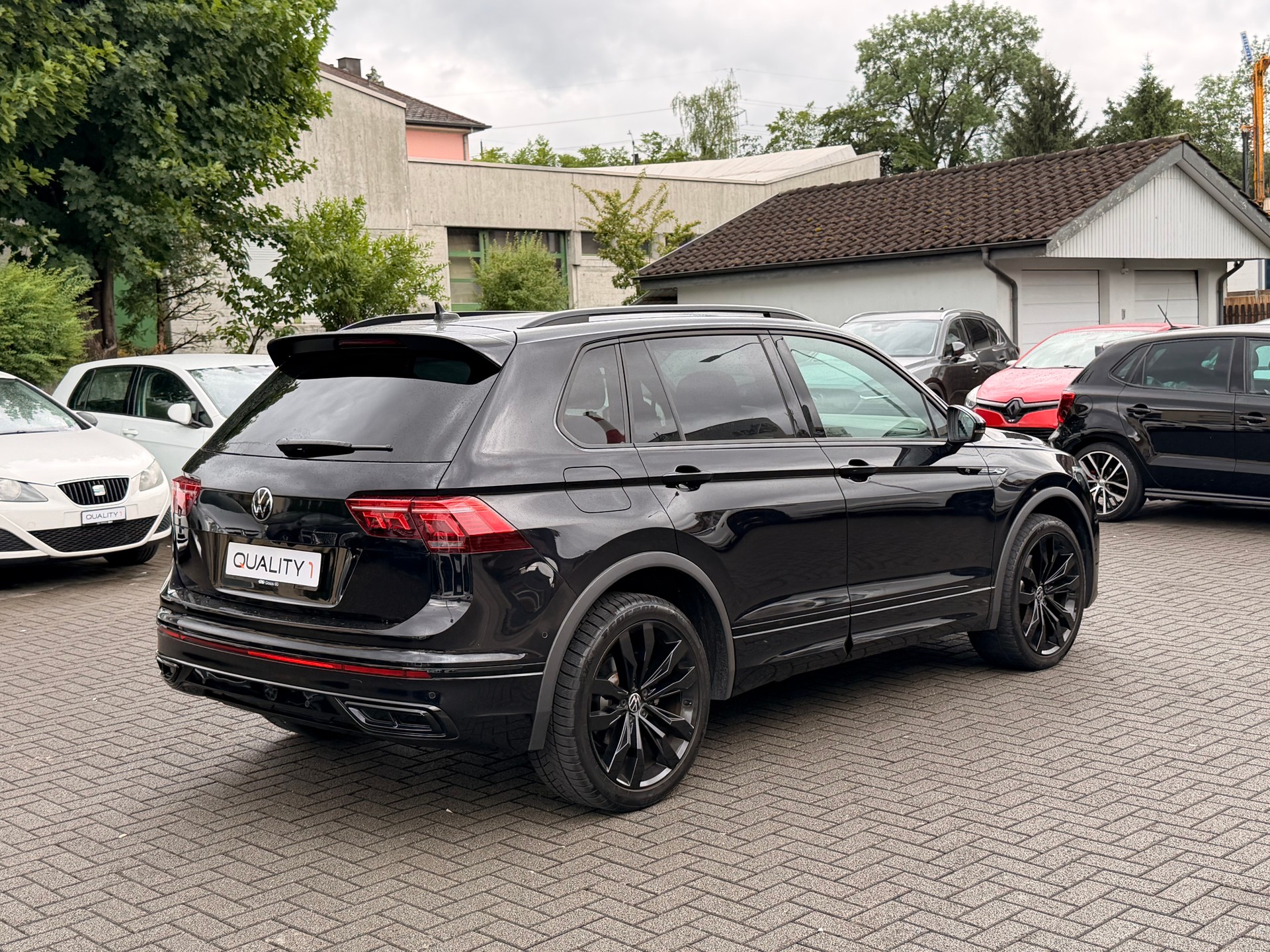 VW Tiguan 2.0 TDI SCR R-Line 4Motion DSG black edition-showroom-element-3