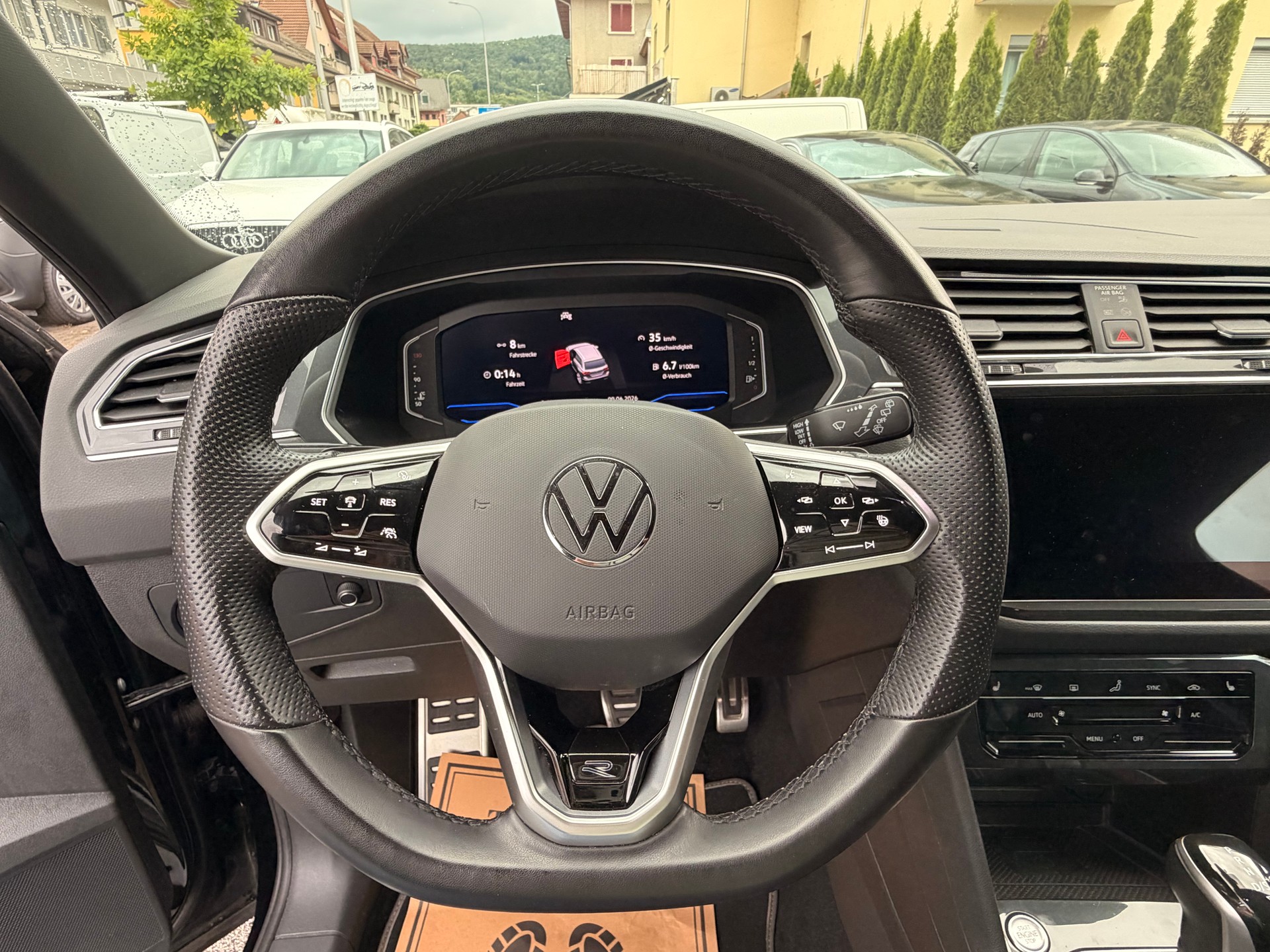 VW Tiguan 2.0 TDI SCR R-Line 4Motion DSG black edition-image-15