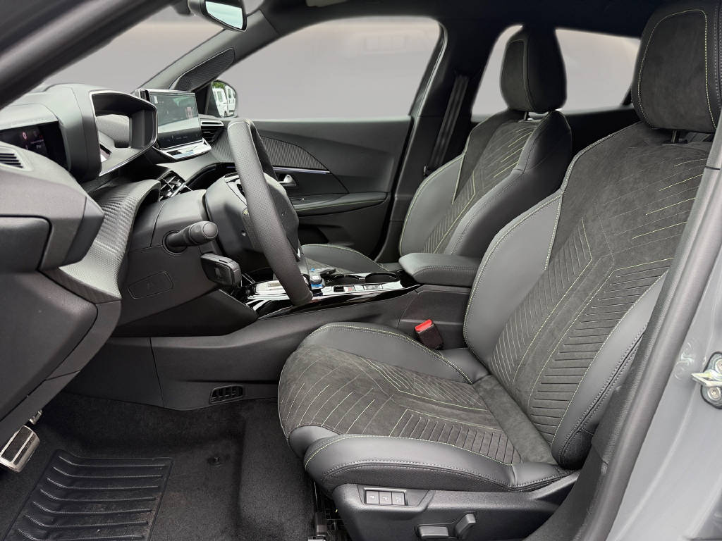 PEUGEOT 2008 Hybrid 145 e-DCS GT-image-5