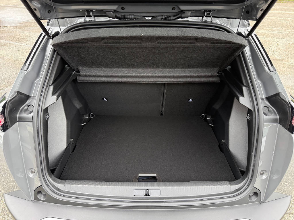 PEUGEOT 2008 Hybrid 145 e-DCS GT-image-11