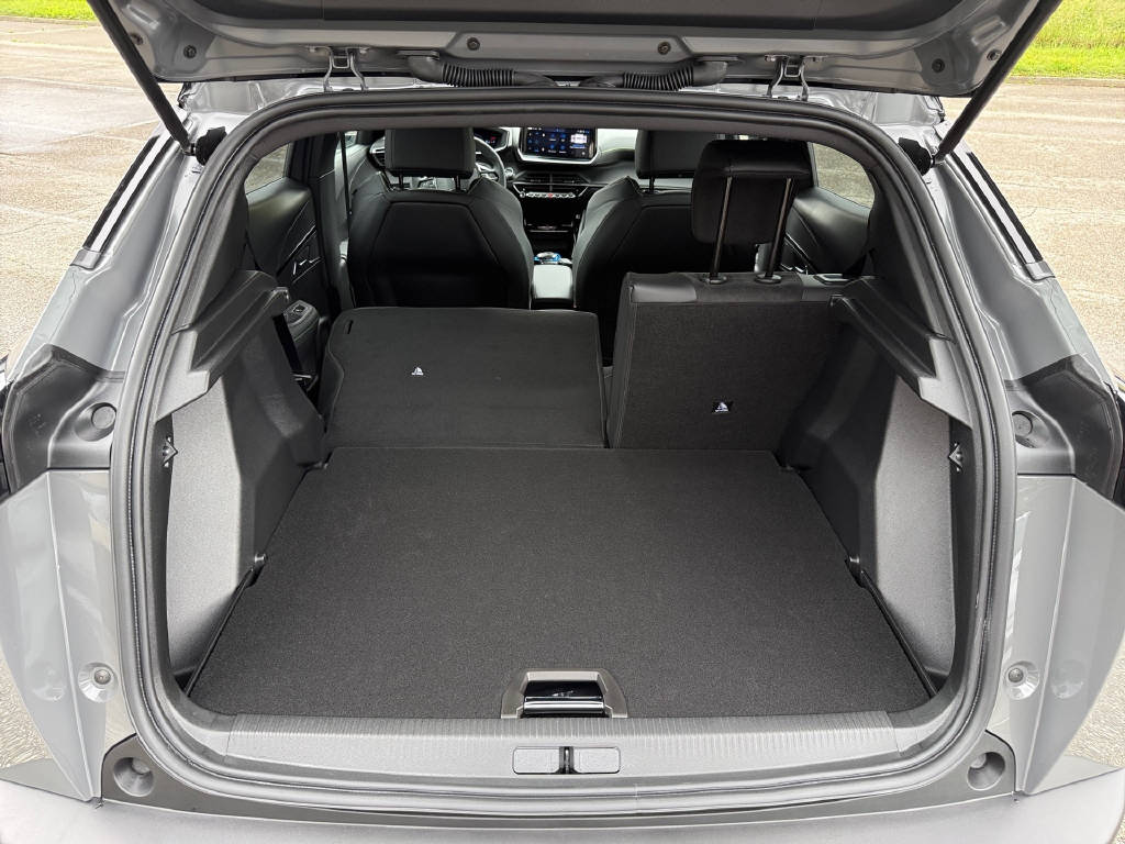 PEUGEOT 2008 Hybrid 145 e-DCS GT-image-12
